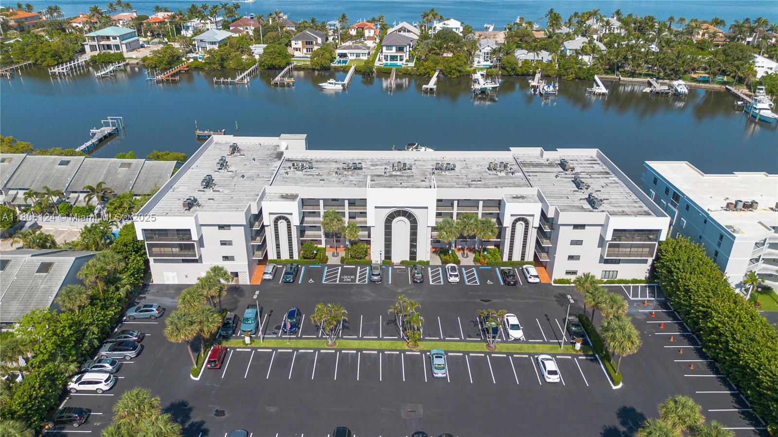Real estate property located at 3525 Ocean Blvd #4020, Palm Beach, Lakewood At Palm Beach Co, South Palm Beach, FL