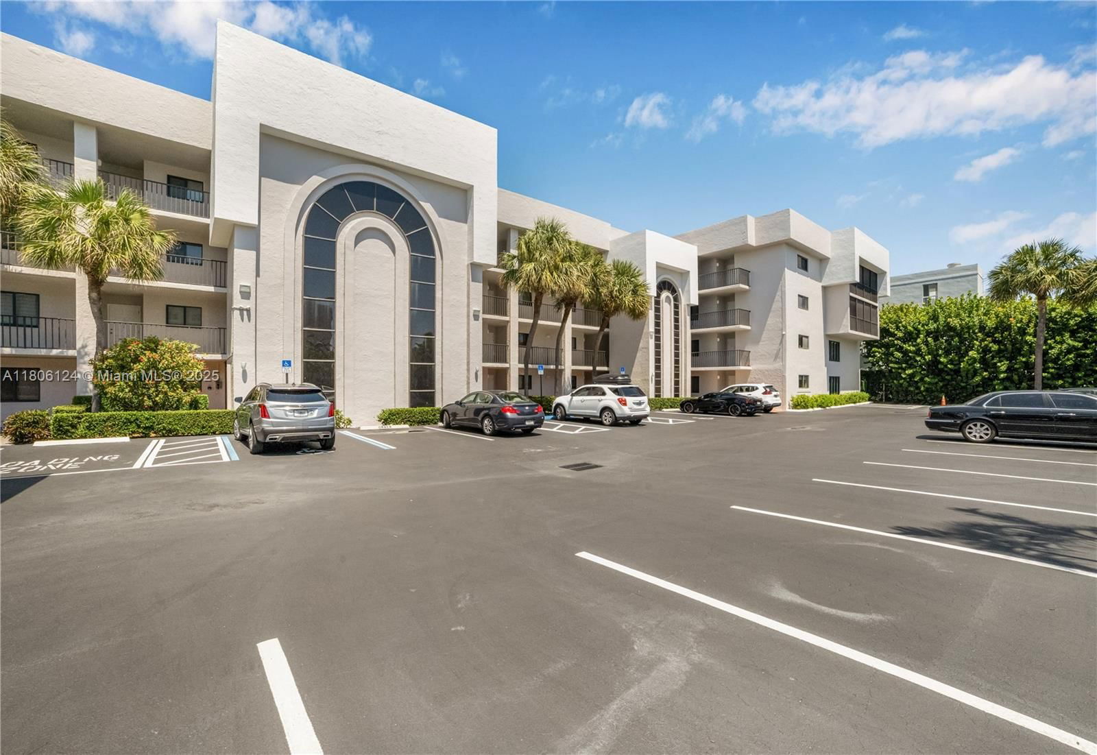 Real estate property located at 3525 Ocean Blvd #4020, Palm Beach, Lakewood At Palm Beach Co, South Palm Beach, FL
