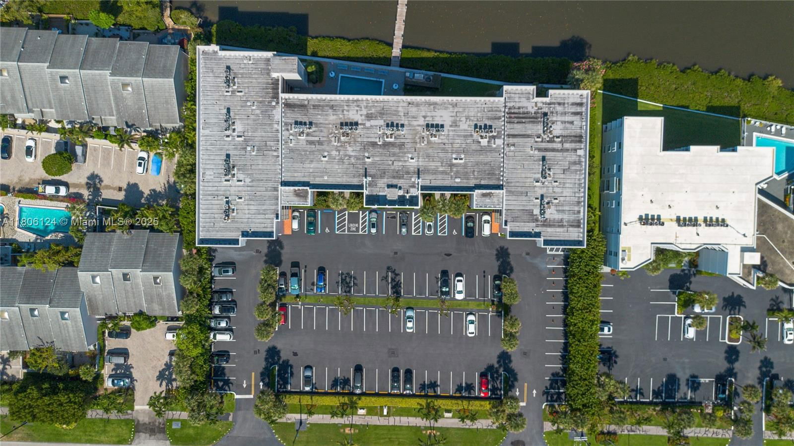 Real estate property located at 3525 Ocean Blvd #4020, Palm Beach, Lakewood At Palm Beach Co, South Palm Beach, FL