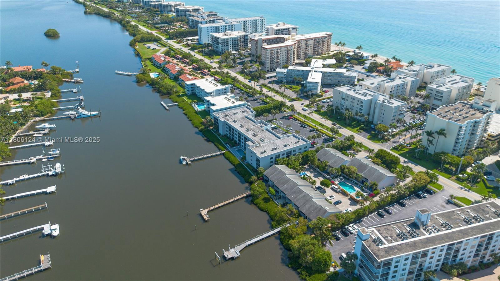 Real estate property located at 3525 Ocean Blvd #4020, Palm Beach, Lakewood At Palm Beach Co, South Palm Beach, FL