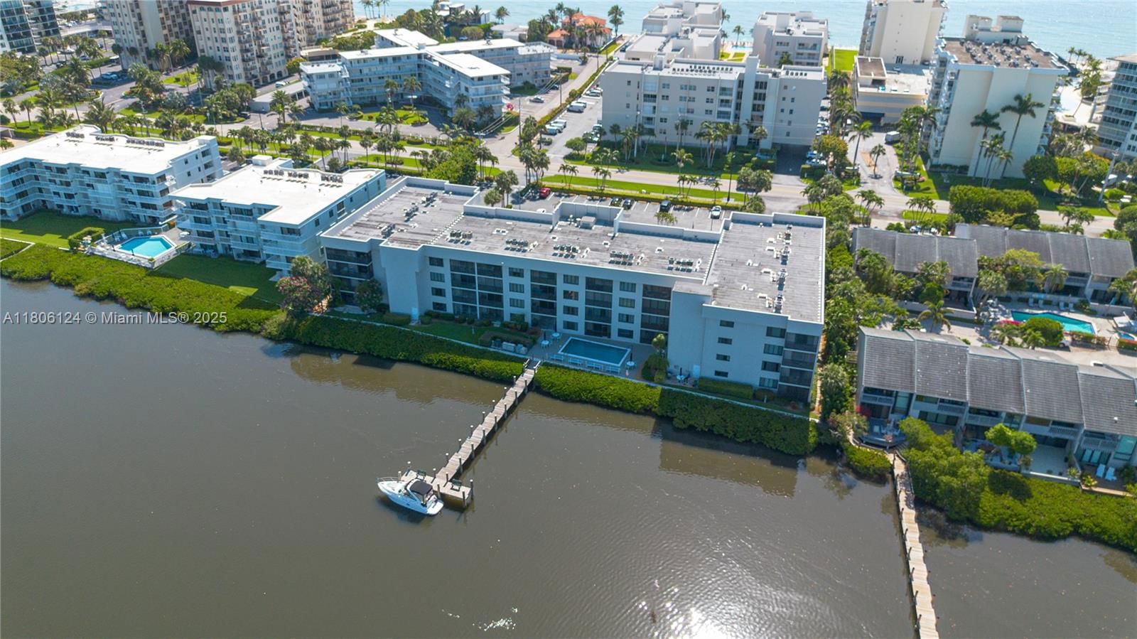Real estate property located at 3525 Ocean Blvd #4020, Palm Beach, Lakewood At Palm Beach Co, South Palm Beach, FL