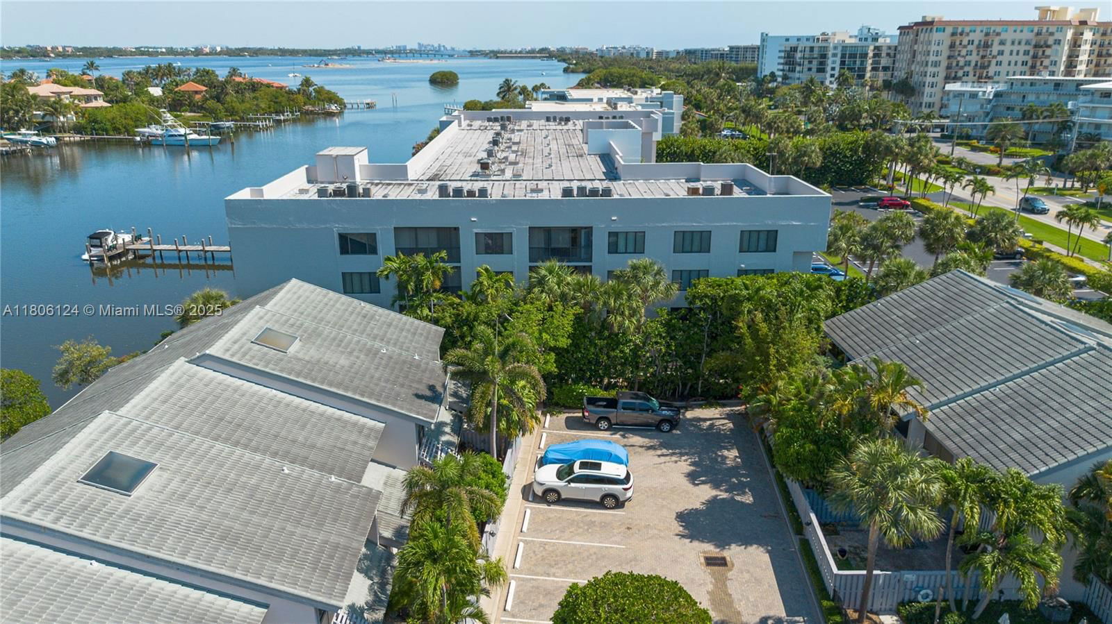Real estate property located at 3525 Ocean Blvd #4020, Palm Beach, Lakewood At Palm Beach Co, South Palm Beach, FL