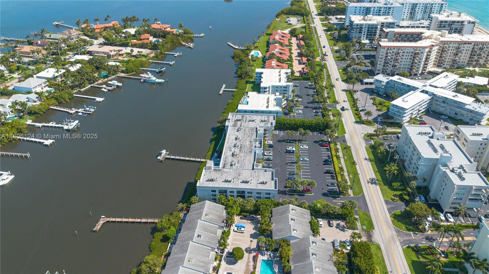 Real estate property located at 3525 Ocean Blvd #4020, Palm Beach, Lakewood At Palm Beach Co, South Palm Beach, FL