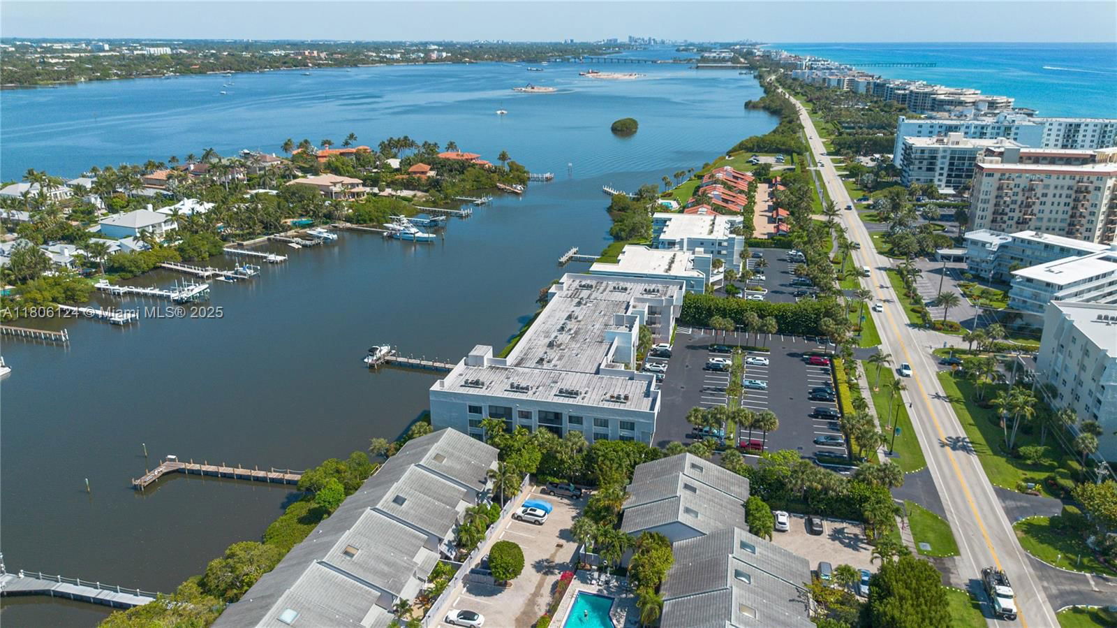Real estate property located at 3525 Ocean Blvd #4020, Palm Beach, Lakewood At Palm Beach Co, South Palm Beach, FL