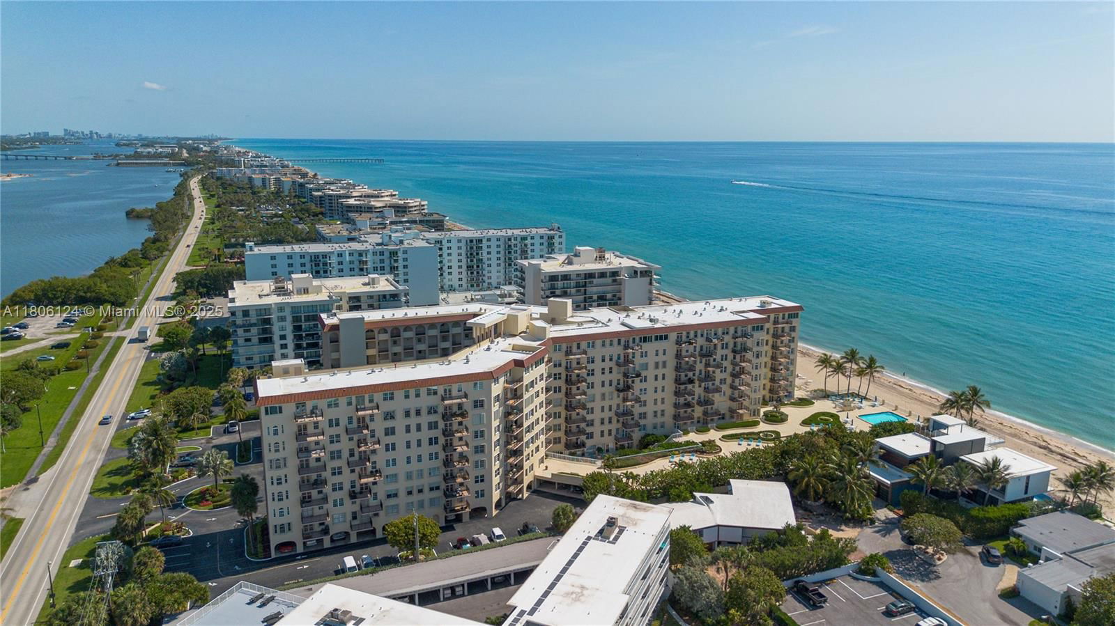 Real estate property located at 3525 Ocean Blvd #4020, Palm Beach, Lakewood At Palm Beach Co, South Palm Beach, FL