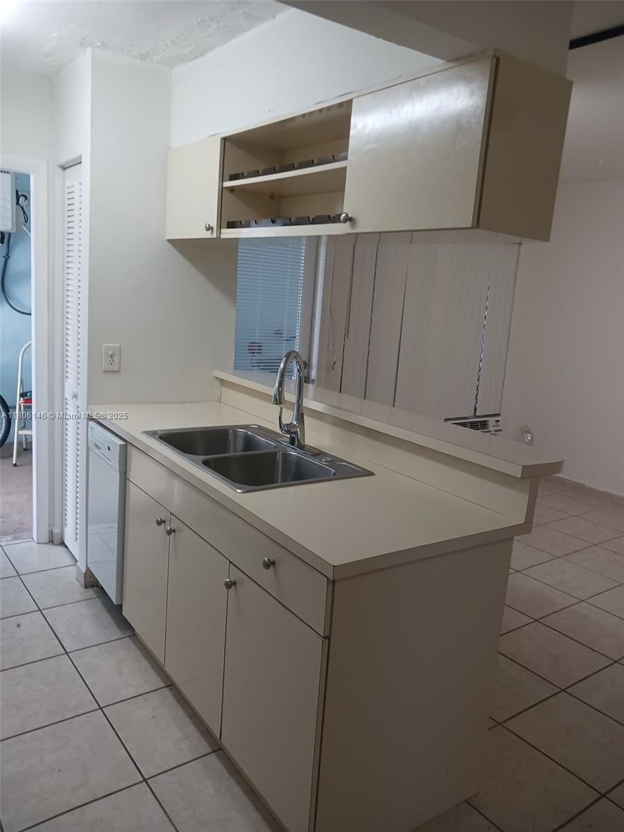 Real estate property located at 2700 135th St #30, Miami-dade, Fairmont House Inc - Co-o, North Miami, FL