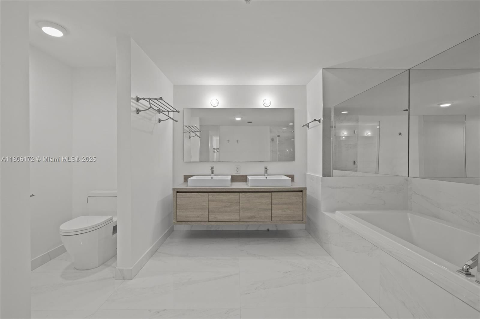 Real estate property located at 400 Sunny Isles Blvd #1005, Miami-dade, 400 Sunny Isles Condo, Sunny Isles Beach, FL