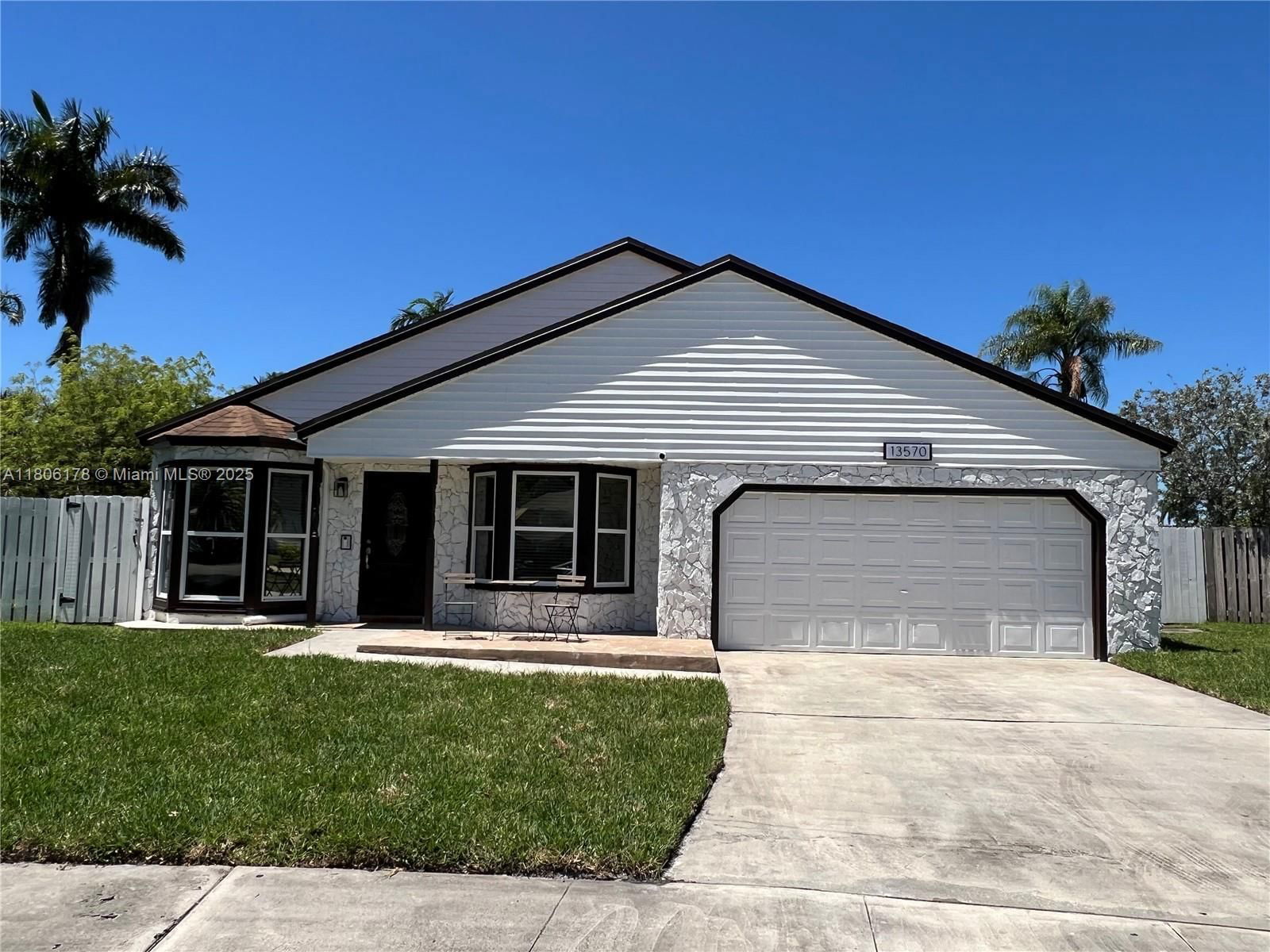 Real estate property located at 13570 10th Pl, Broward, Family Homes, Davie, FL