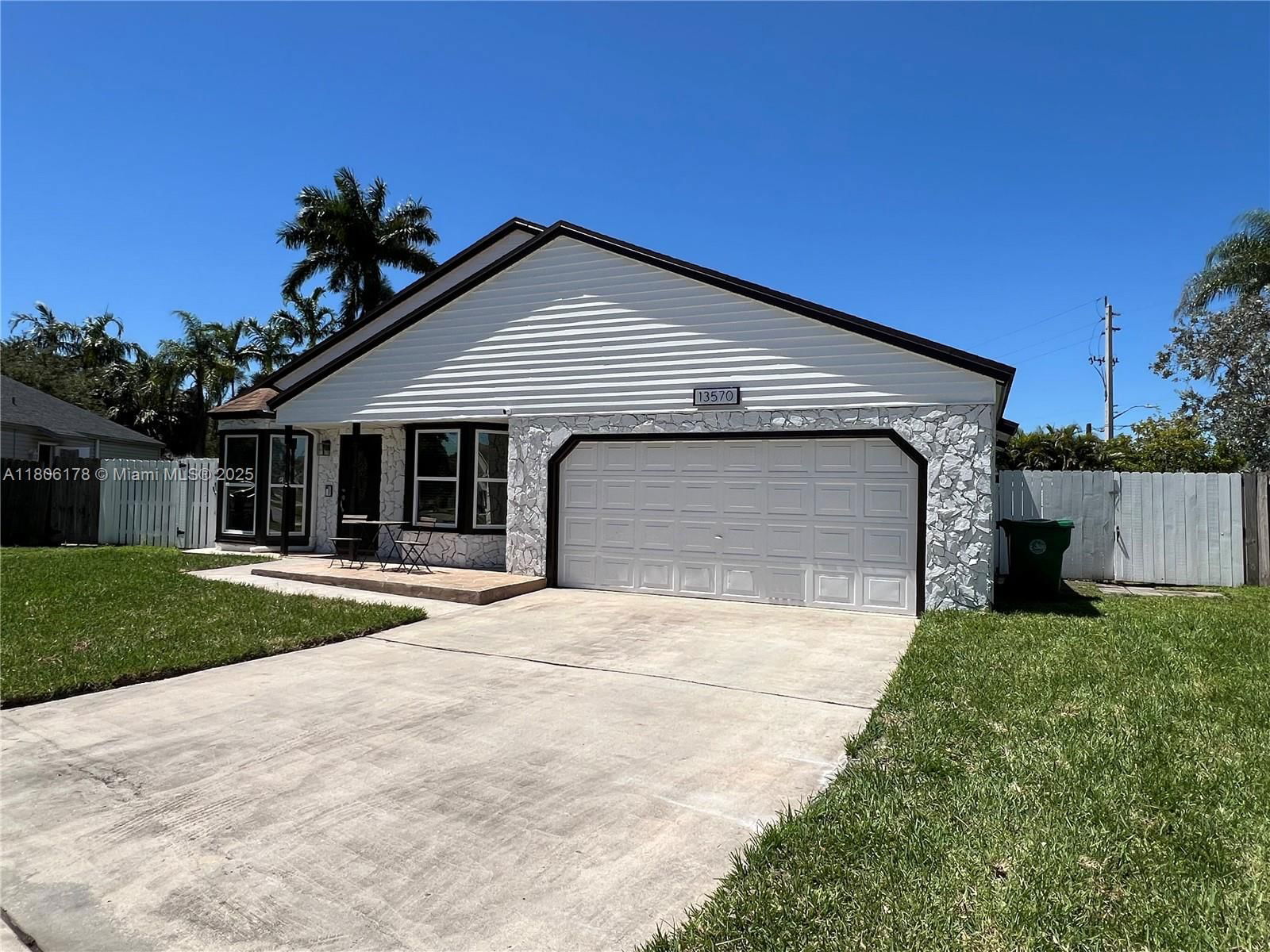 Real estate property located at 13570 10th Pl, Broward, Family Homes, Davie, FL