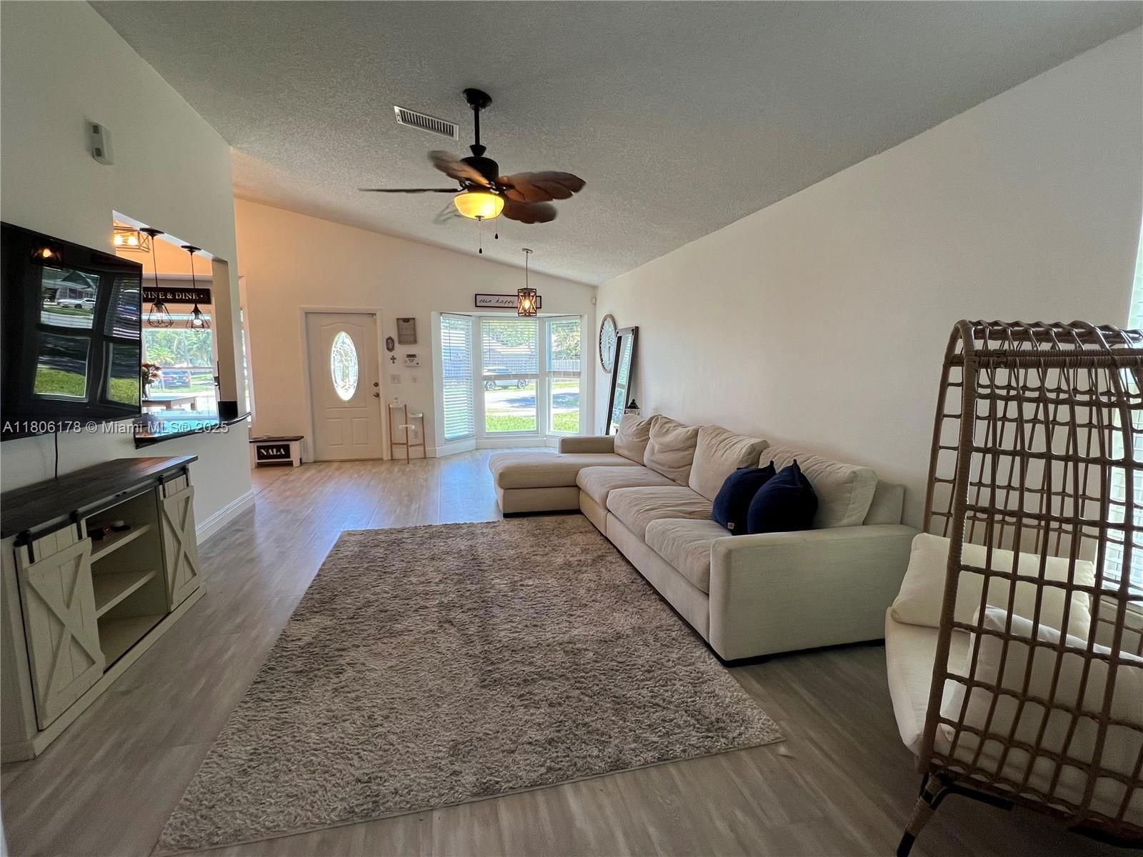 Real estate property located at 13570 10th Pl, Broward, Family Homes, Davie, FL