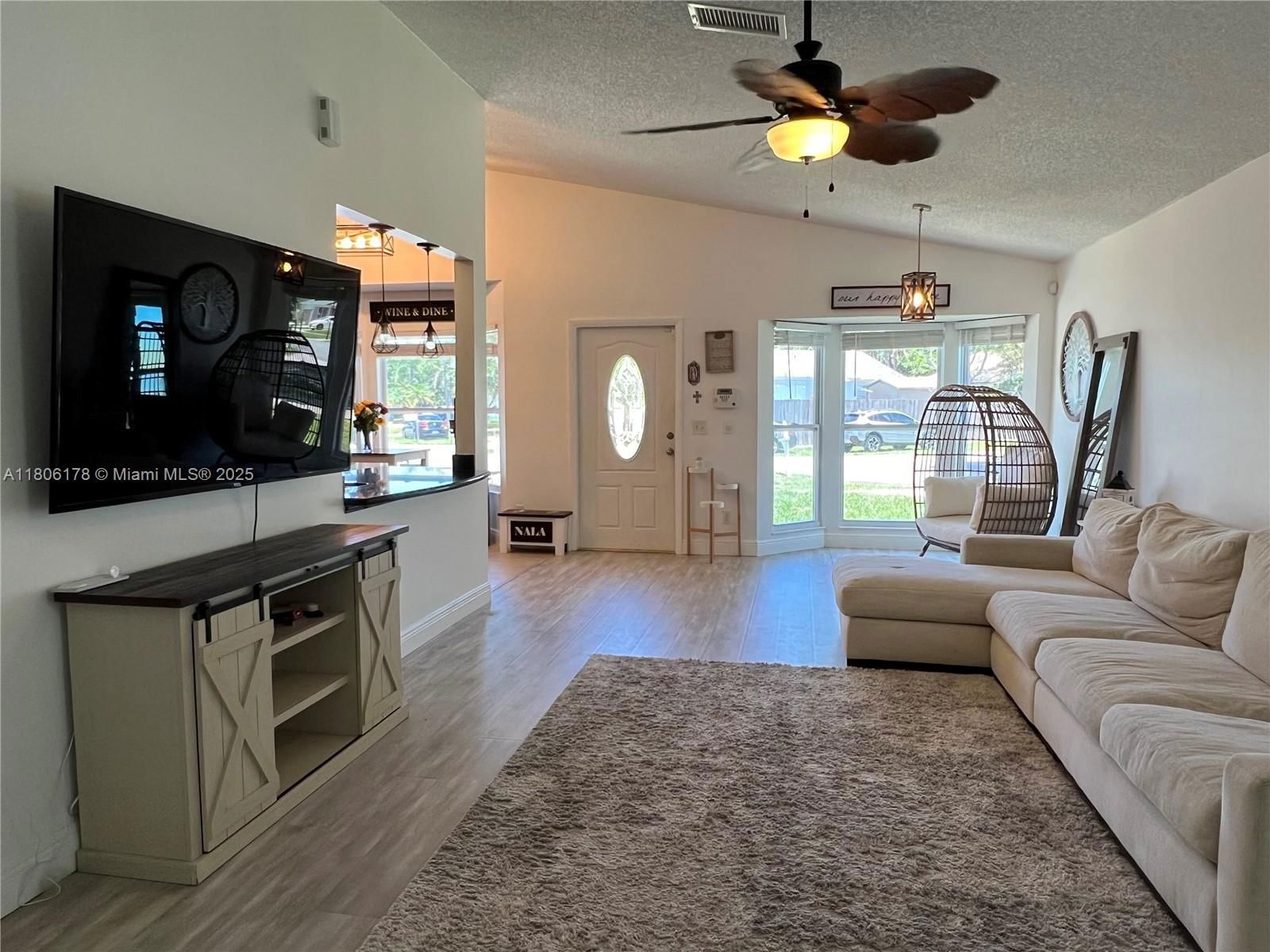 Real estate property located at 13570 10th Pl, Broward, Family Homes, Davie, FL
