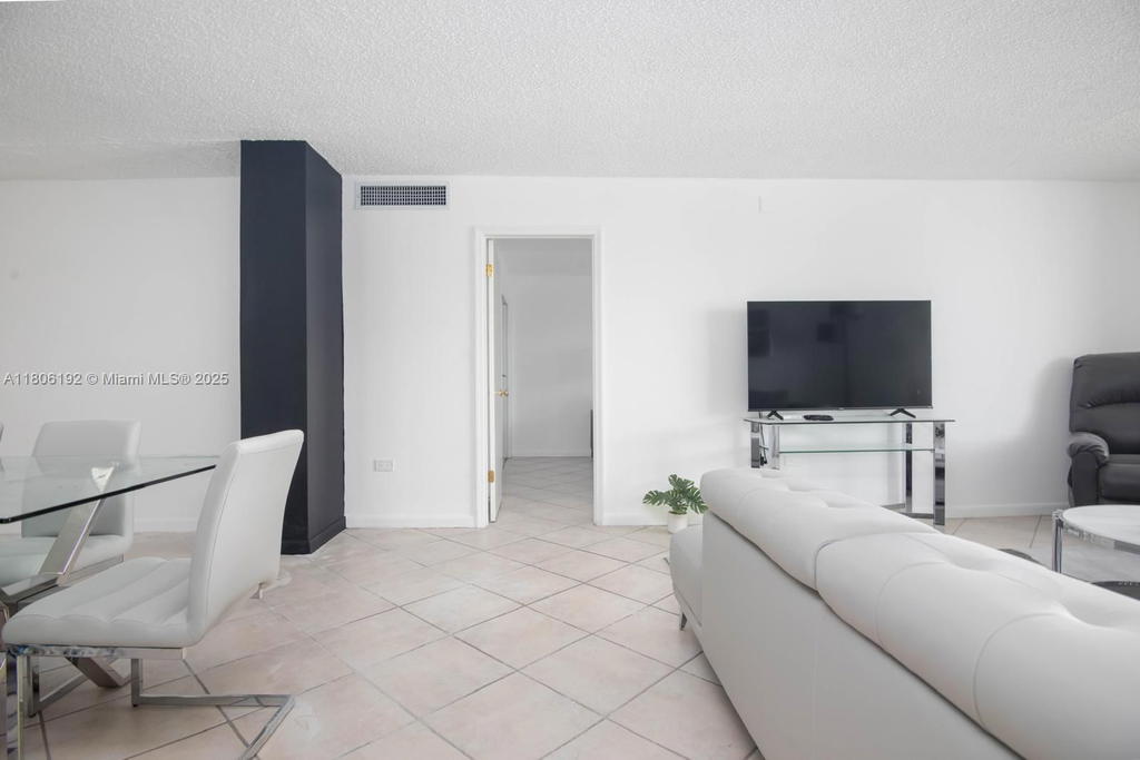 Real estate property located at 5555 Collins Ave #14U, Miami-dade, Oceanside Plaza Condo, Miami Beach, FL