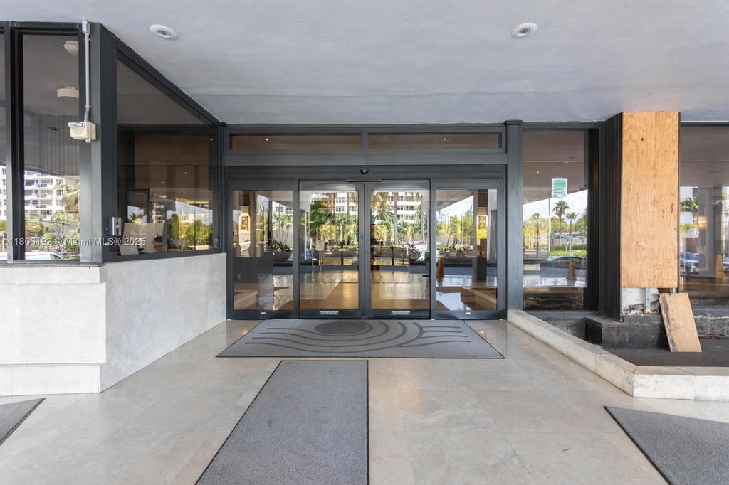 Real estate property located at 5555 Collins Ave #14U, Miami-dade, Oceanside Plaza Condo, Miami Beach, FL
