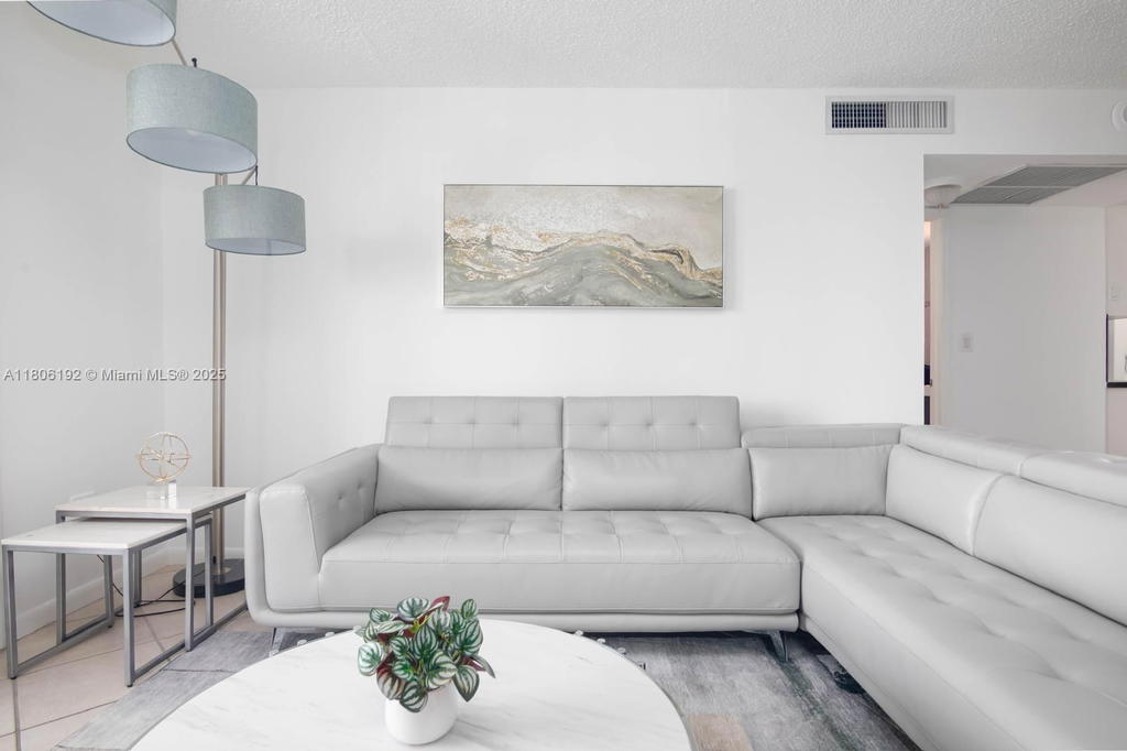 Real estate property located at 5555 Collins Ave #14U, Miami-dade, Oceanside Plaza Condo, Miami Beach, FL