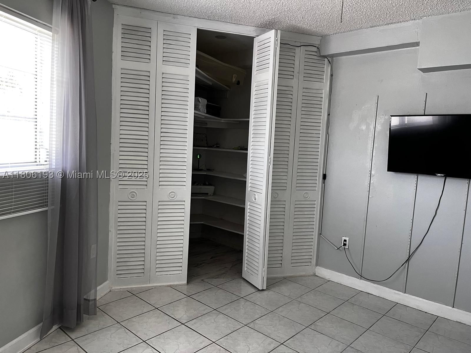 Real estate property located at 1723 Miami Gardens Dr #137, Miami-dade, Sky Lake Gardens No 2 Con, Miami, FL