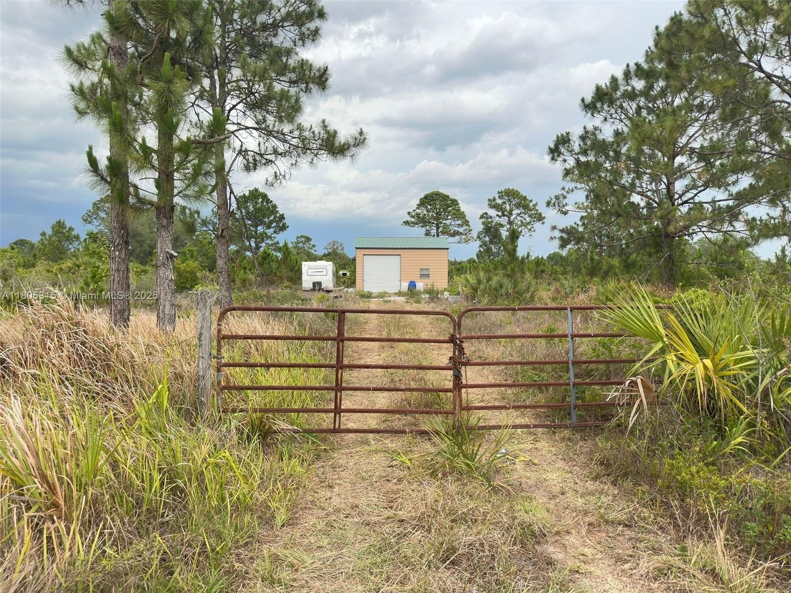 Real estate property located at 633 HUNTING CLUB AVE, Hendry, Montura South Half (10080, Clewiston, FL
