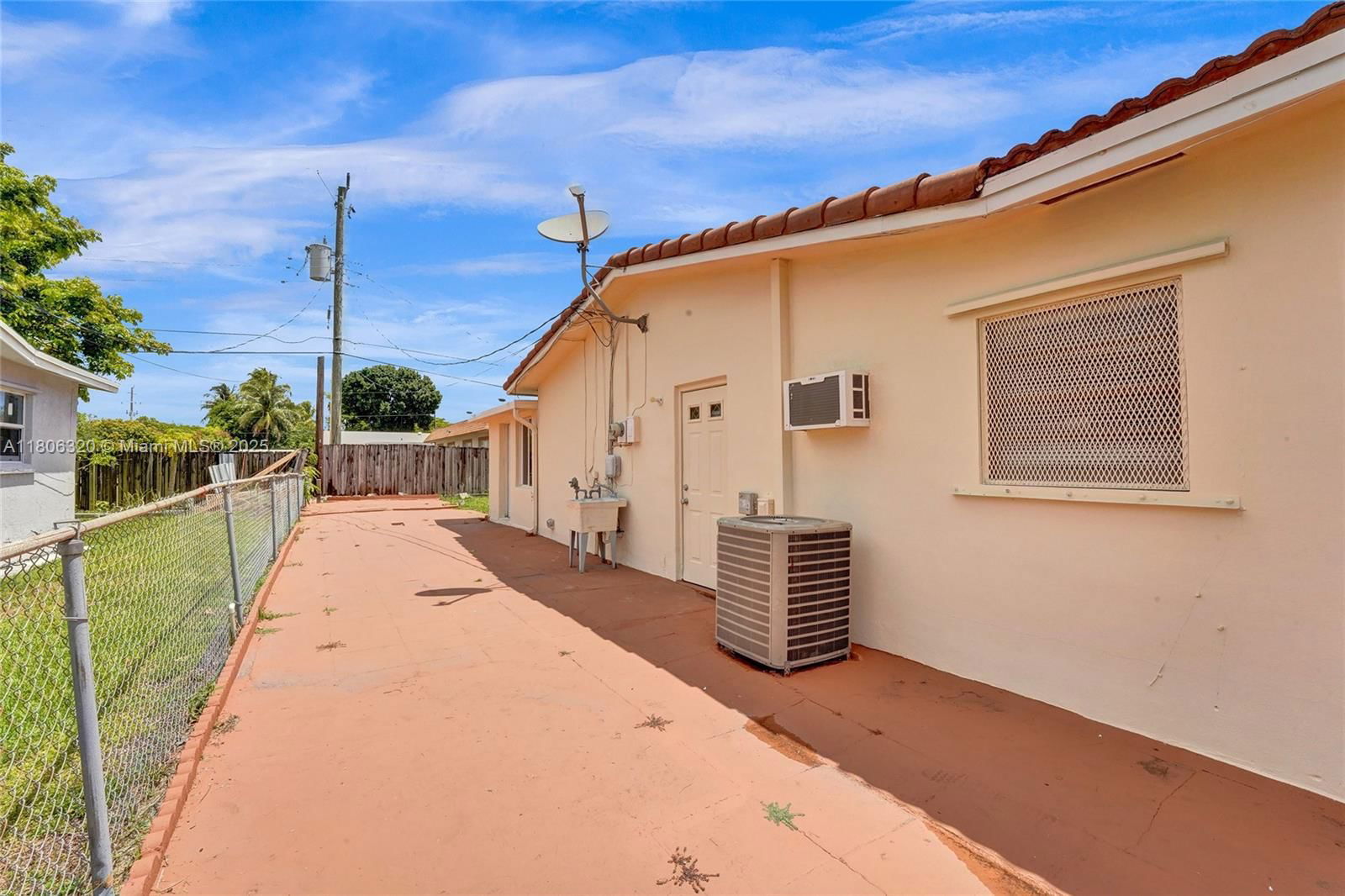 Real estate property located at 5861 18th Ct, Broward, Sunrise Golf Village Sec, Sunrise, FL