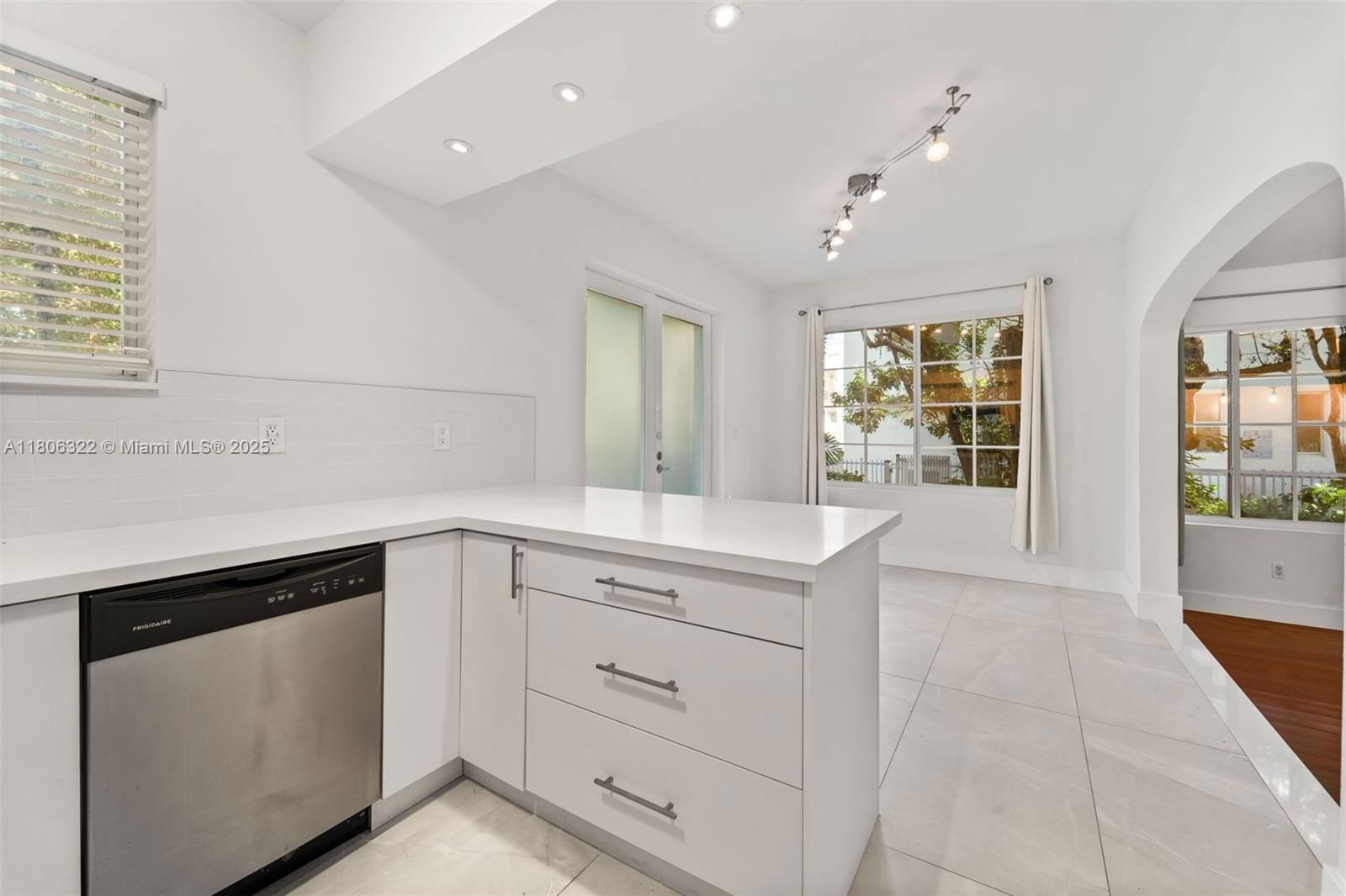 Real estate property located at 1025 Michigan Av #1C, Miami-dade, Villa Lucca Condo, Miami Beach, FL