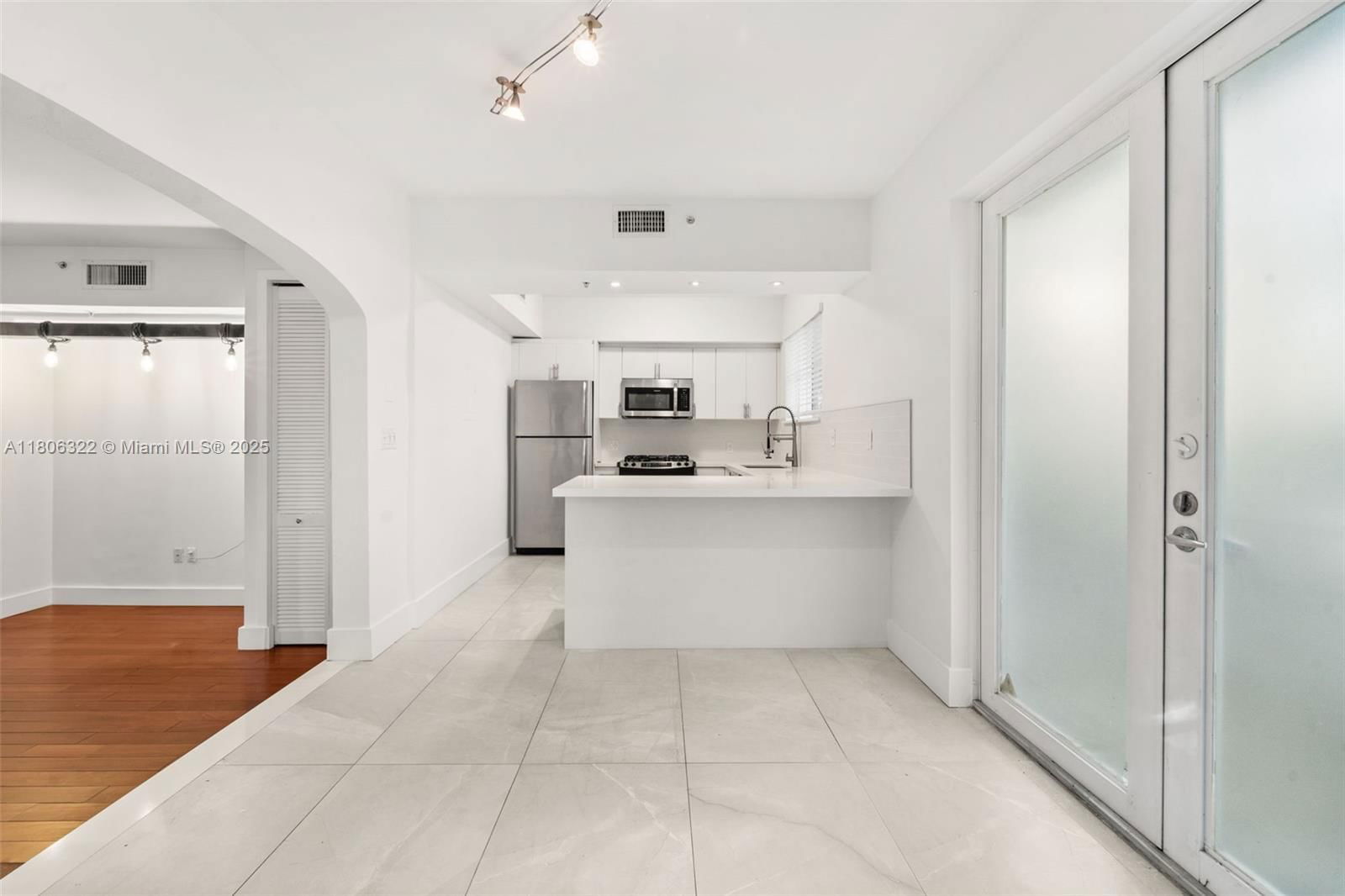 Real estate property located at 1025 Michigan Av #1C, Miami-dade, Villa Lucca Condo, Miami Beach, FL