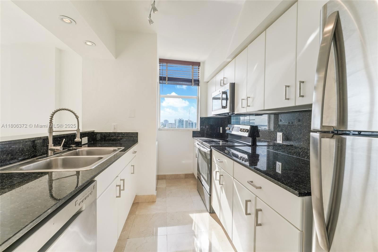 Real estate property located at 1625 Kennedy Causeway PH106, Miami-dade, Bayview Condo At North Ba, North Bay Village, FL