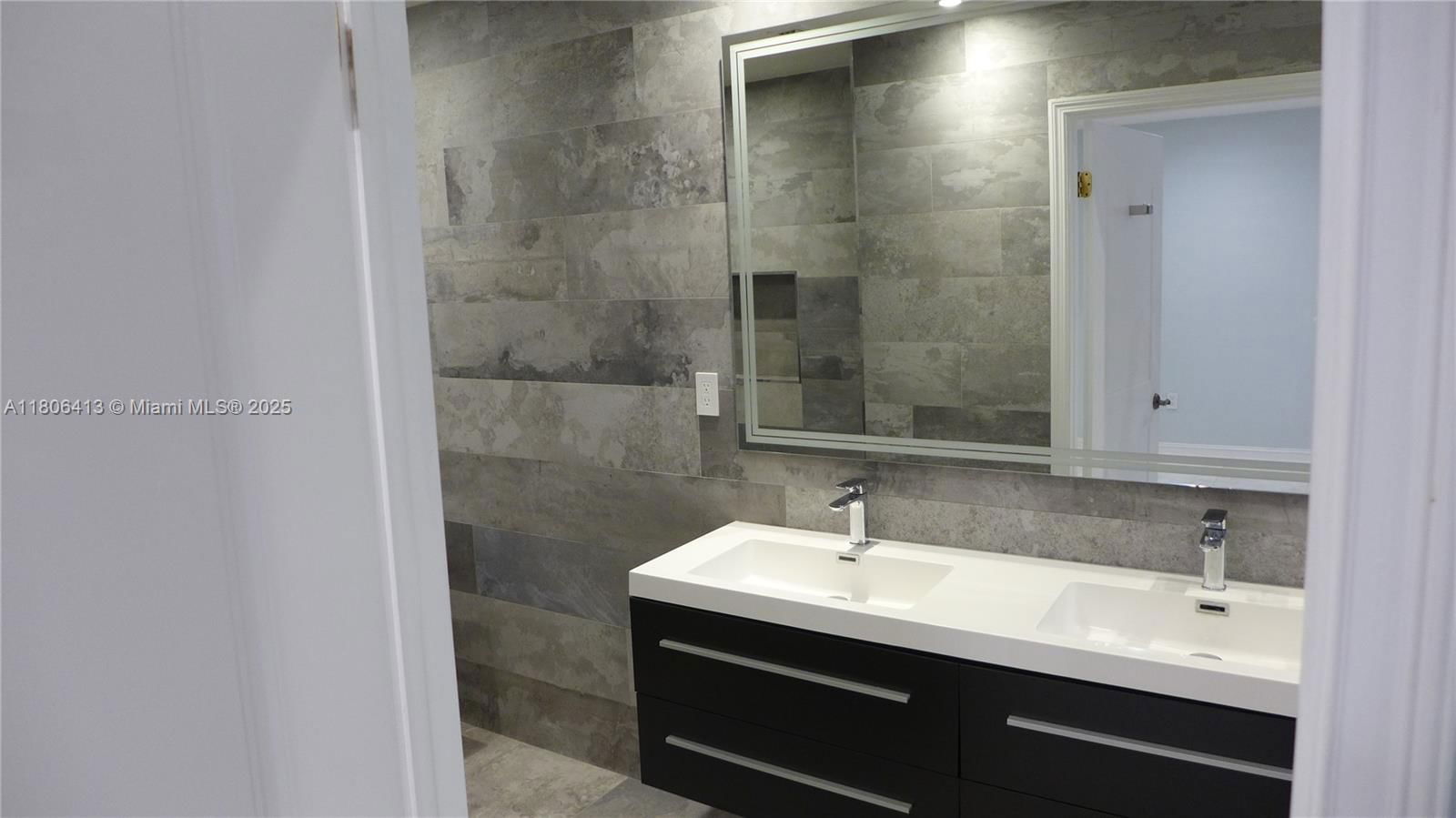 Real estate property located at 14430 108th St, Miami-dade, 1st Addn To Rotemi Estate, Miami, FL