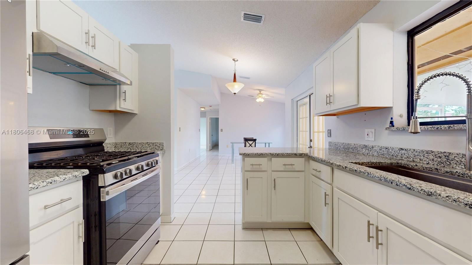 Real estate property located at 9936 155th St, Miami-dade, Peacock Place Sub, Miami, FL
