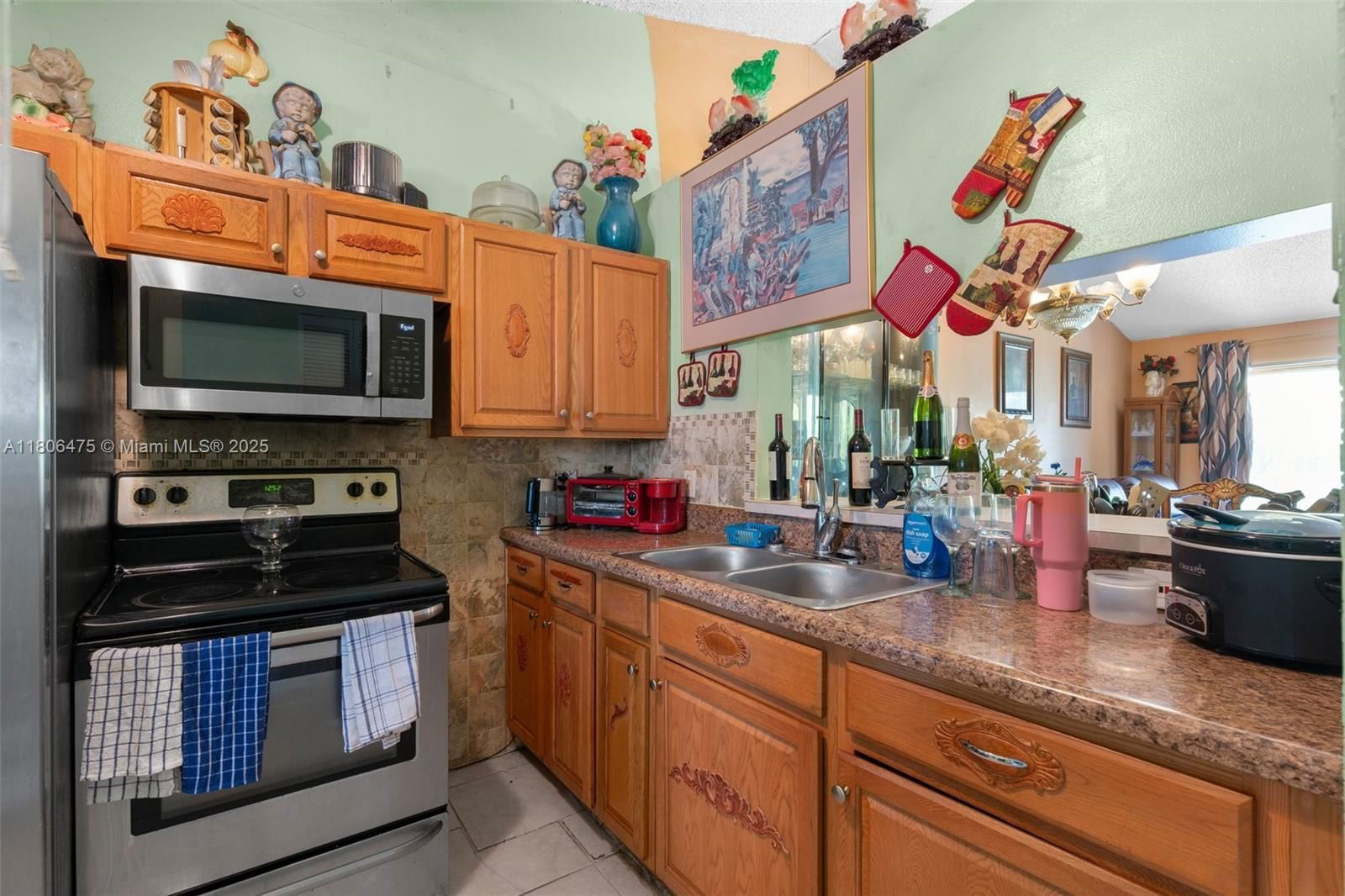 Real estate property located at 2401 56th Ave #3-202, Broward, Villas At Circles Edge Co, Lauderhill, FL
