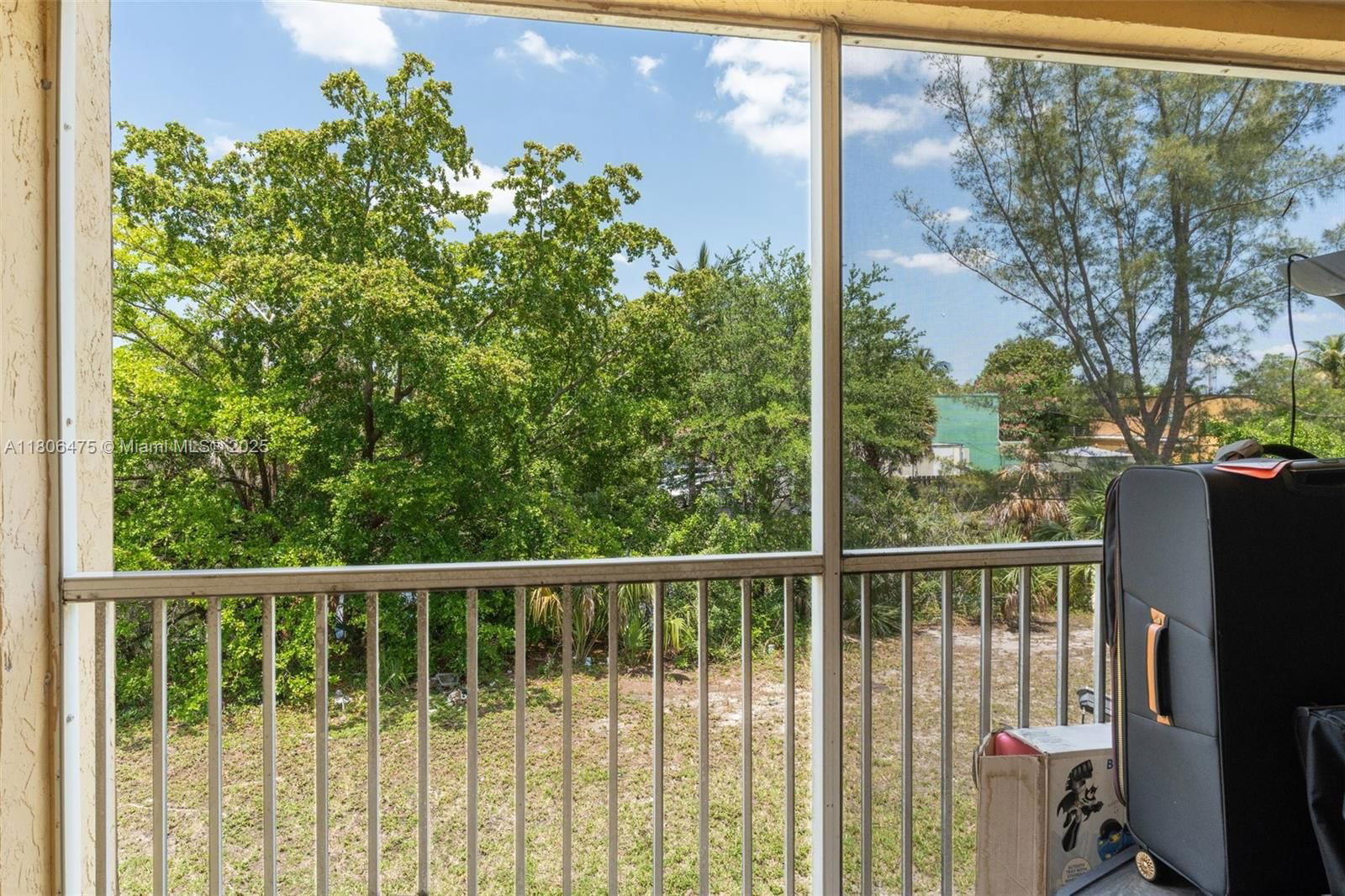 Real estate property located at 2401 56th Ave #3-202, Broward, Villas At Circles Edge Co, Lauderhill, FL