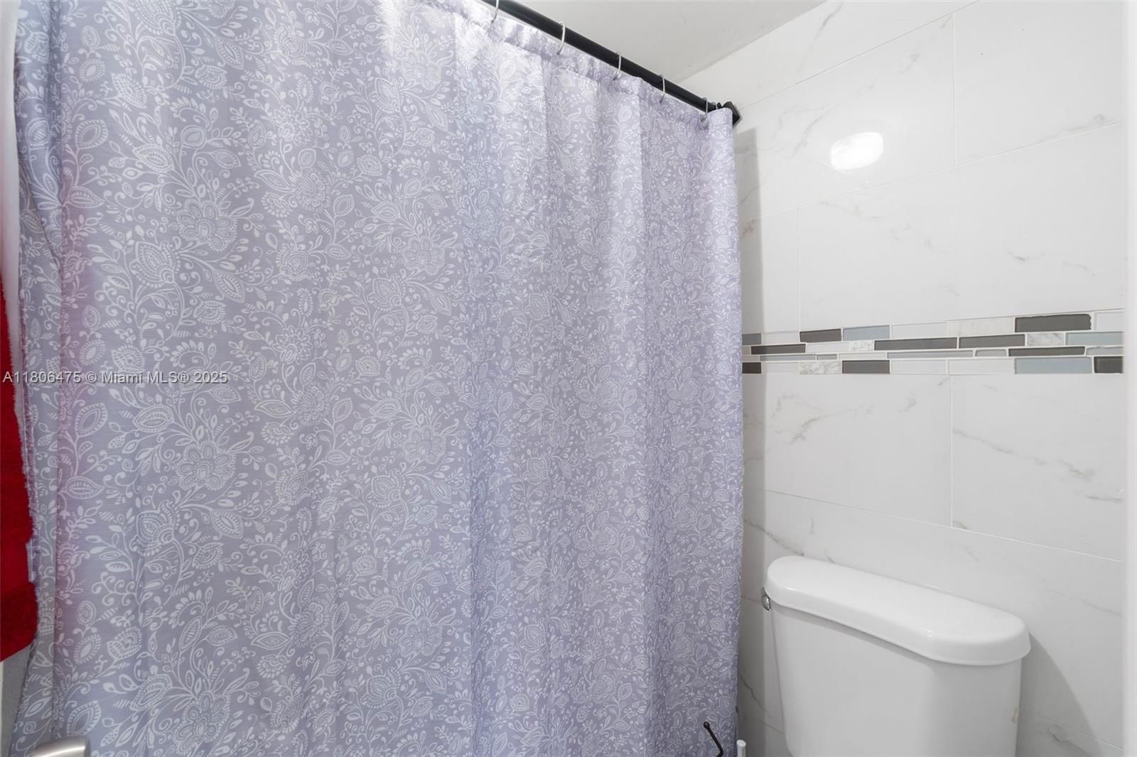 Real estate property located at 2401 56th Ave #3-202, Broward, Villas At Circles Edge Co, Lauderhill, FL