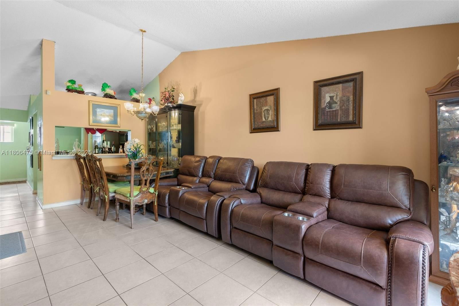 Real estate property located at 2401 56th Ave #3-202, Broward, Villas At Circles Edge Co, Lauderhill, FL