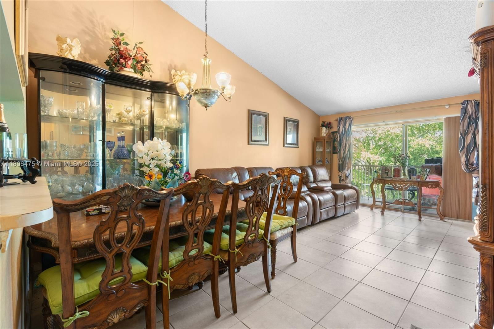 Real estate property located at 2401 56th Ave #3-202, Broward, Villas At Circles Edge Co, Lauderhill, FL