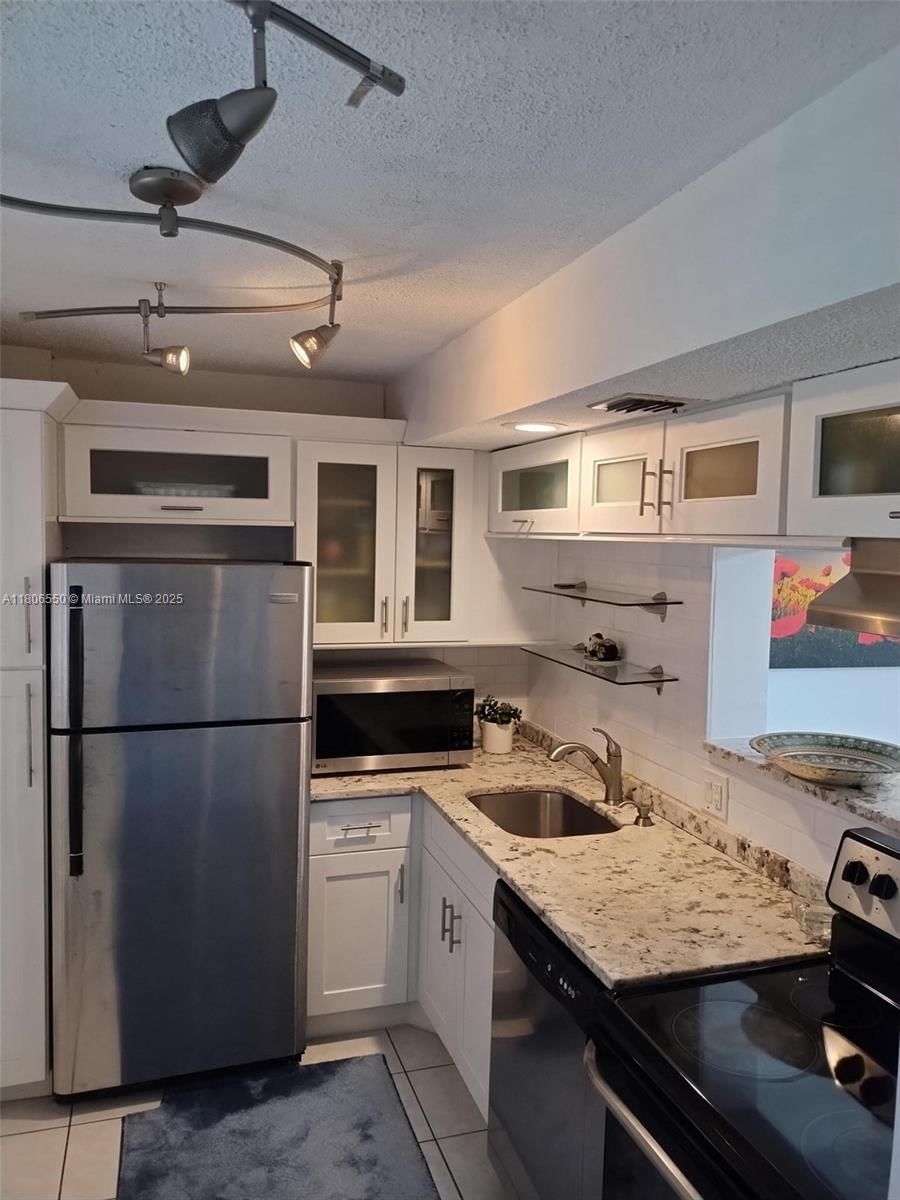 Real estate property located at 3300 Palm Aire Dr, Broward, No 13 Palm-aire Country C, Pompano Beach, FL