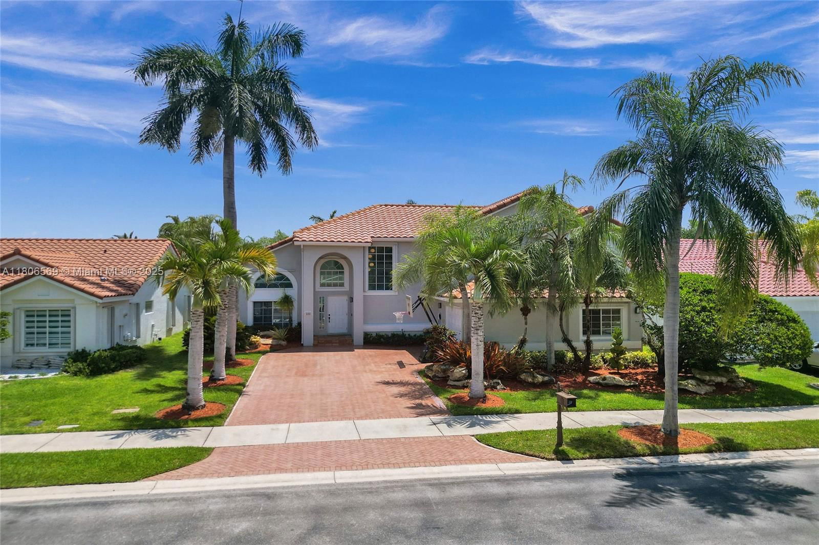 Real estate property located at 594 Spinnaker, Broward, Sector 5 Parcel 23, Weston, FL