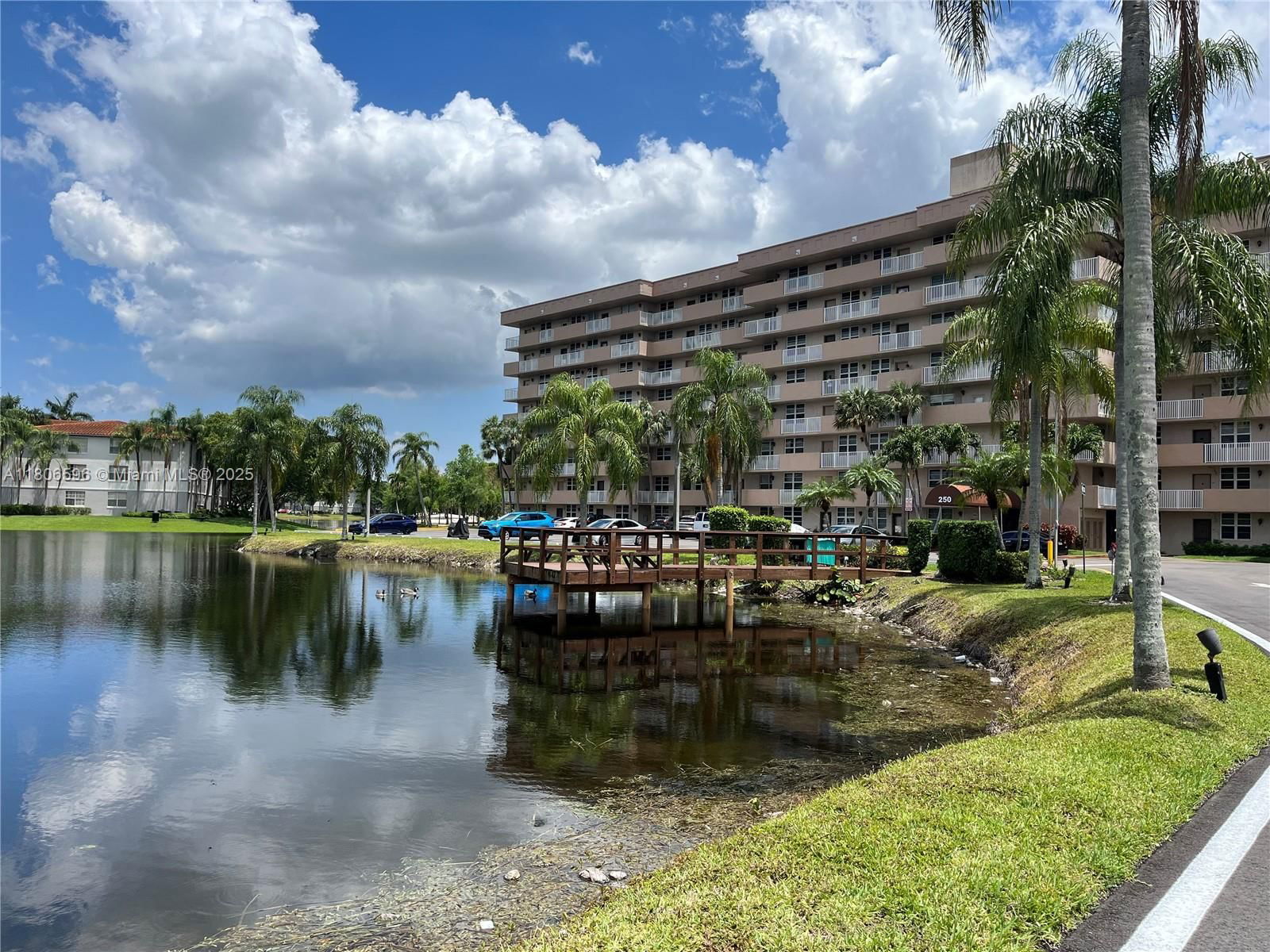 Real estate property located at 250 Jacaranda Dr #303, Broward, Coronado At Jacaranda Pha, Plantation, FL