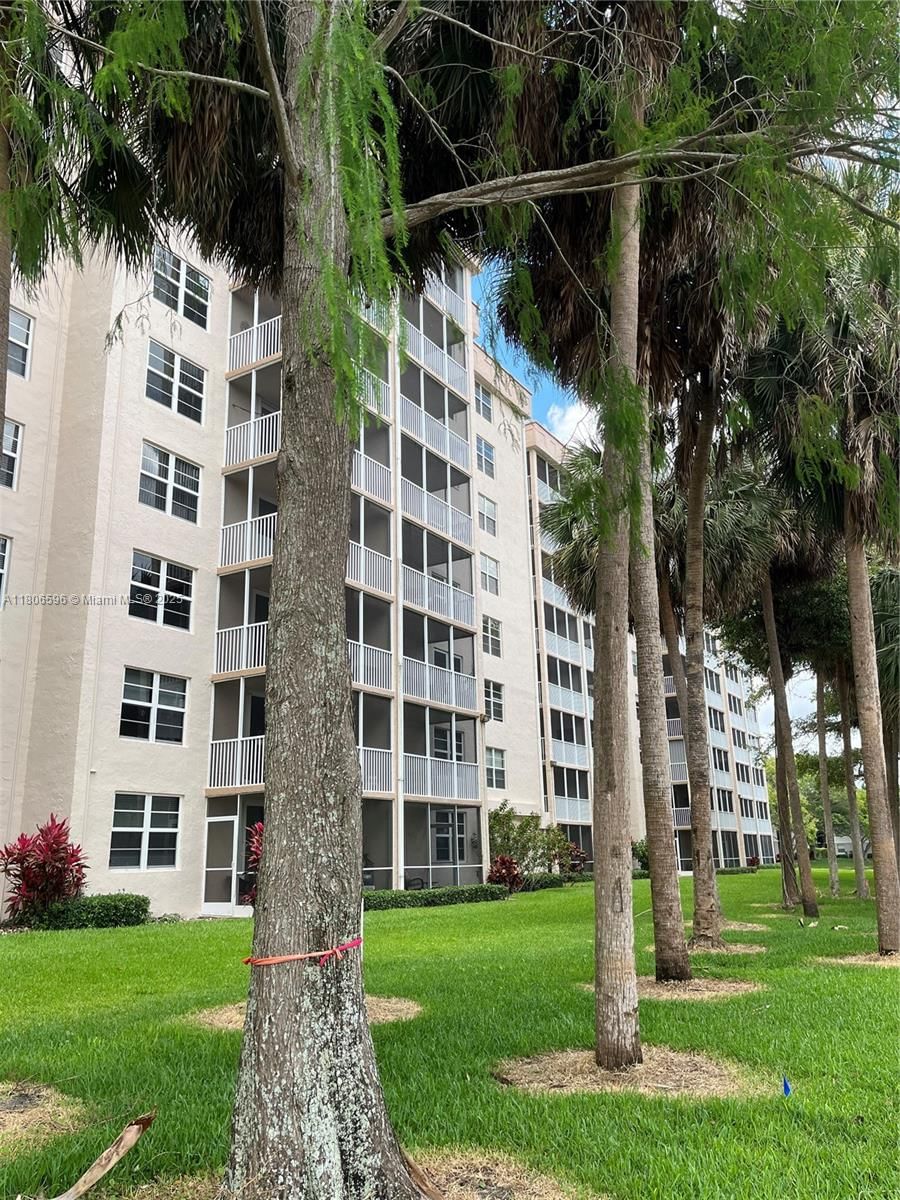 Real estate property located at 250 Jacaranda Dr #303, Broward, Coronado At Jacaranda Pha, Plantation, FL