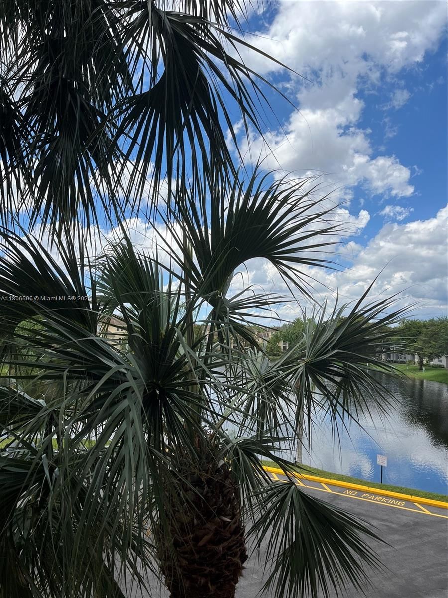 Real estate property located at 250 Jacaranda Dr #303, Broward, Coronado At Jacaranda Pha, Plantation, FL