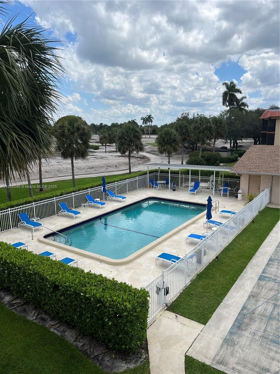Real estate property located at 250 Jacaranda Dr #303, Broward, Coronado At Jacaranda Pha, Plantation, FL