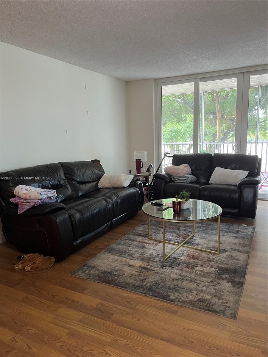Real estate property located at 250 Jacaranda Dr #303, Broward, Coronado At Jacaranda Pha, Plantation, FL
