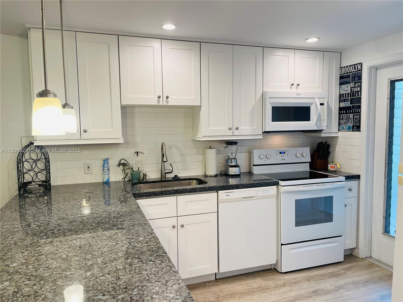 Real estate property located at 1000 Hillcrest CT. #111, Broward, Hillcrest No 4 Condo, Hollywood, FL