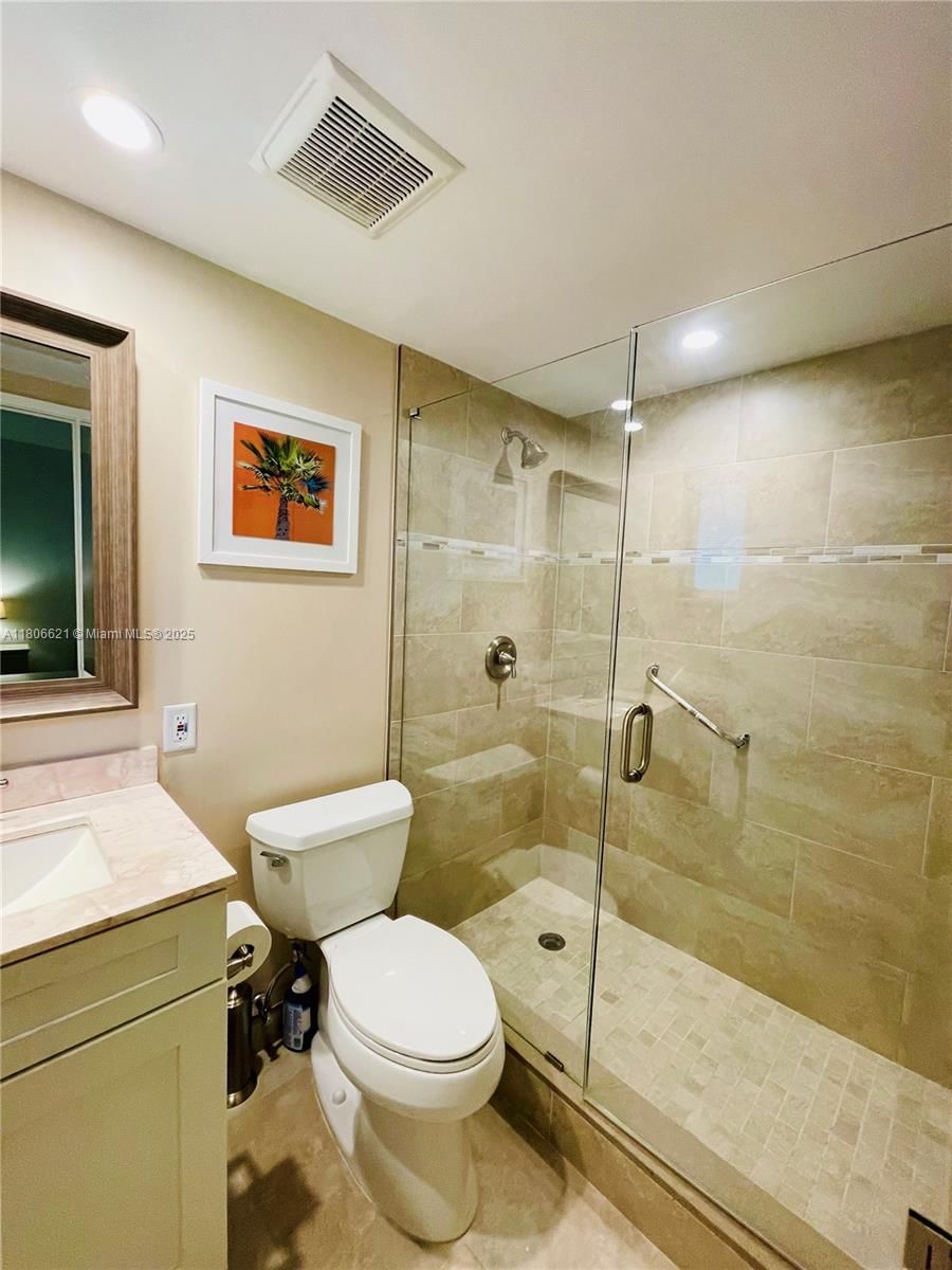 Real estate property located at 1000 Hillcrest CT. #111, Broward, Hillcrest No 4 Condo, Hollywood, FL
