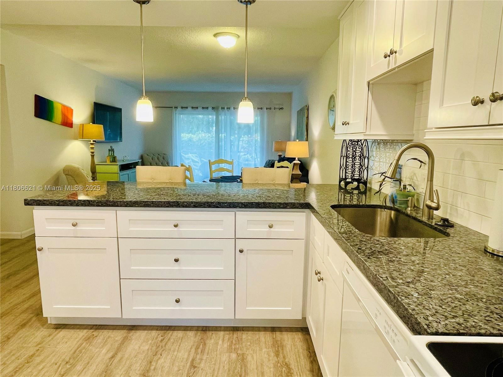 Real estate property located at 1000 Hillcrest CT. #111, Broward, Hillcrest No 4 Condo, Hollywood, FL