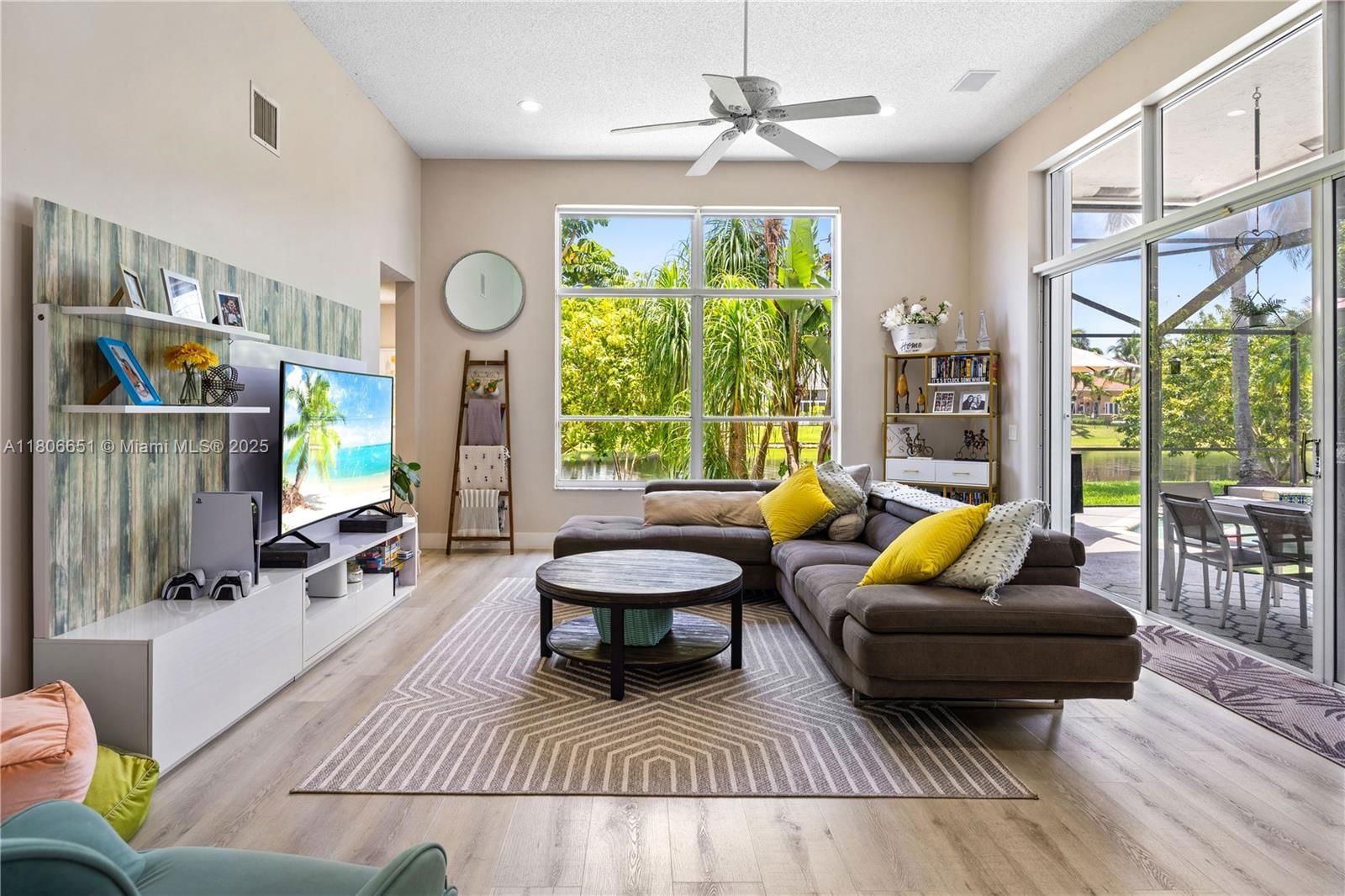 Real estate property located at 2690 Meadowood Dr, Broward, Sector 7 South, Weston, FL