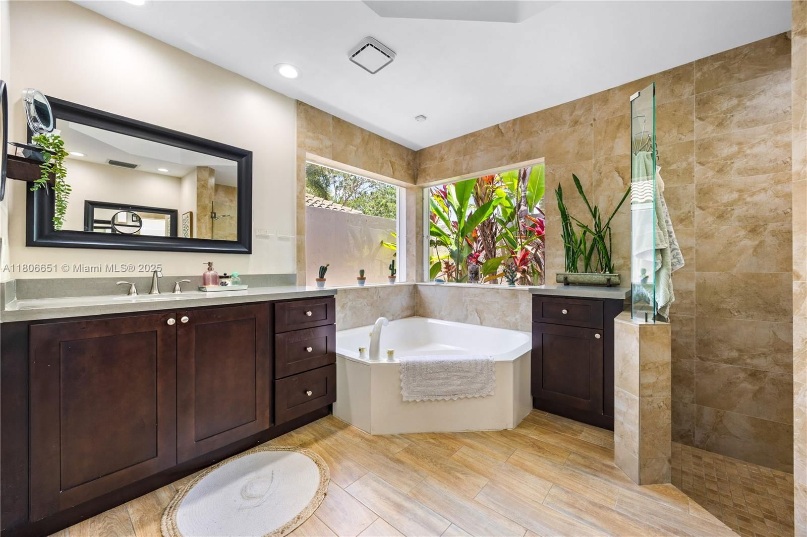 Real estate property located at 2690 Meadowood Dr, Broward, Sector 7 South, Weston, FL