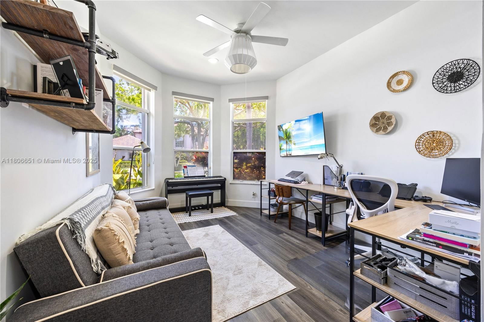 Real estate property located at 2690 Meadowood Dr, Broward, Sector 7 South, Weston, FL