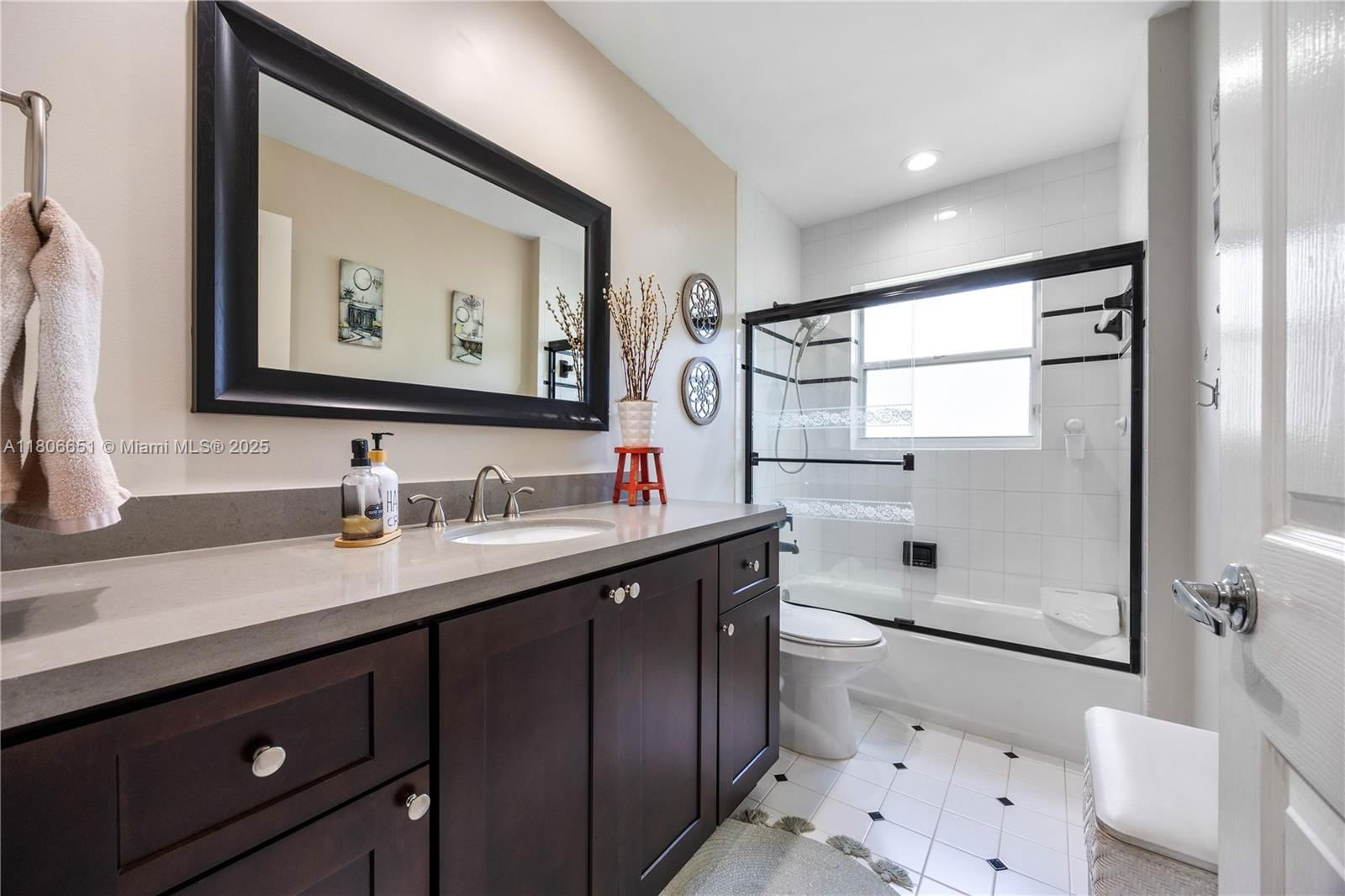 Real estate property located at 2690 Meadowood Dr, Broward, Sector 7 South, Weston, FL