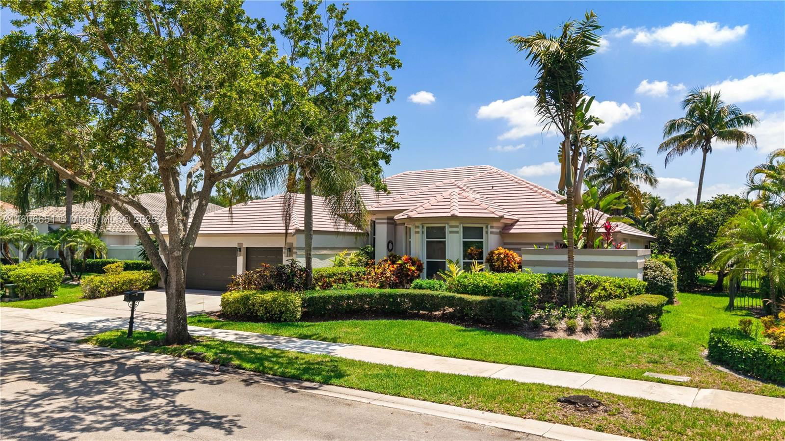 Real estate property located at 2690 Meadowood Dr, Broward, Sector 7 South, Weston, FL