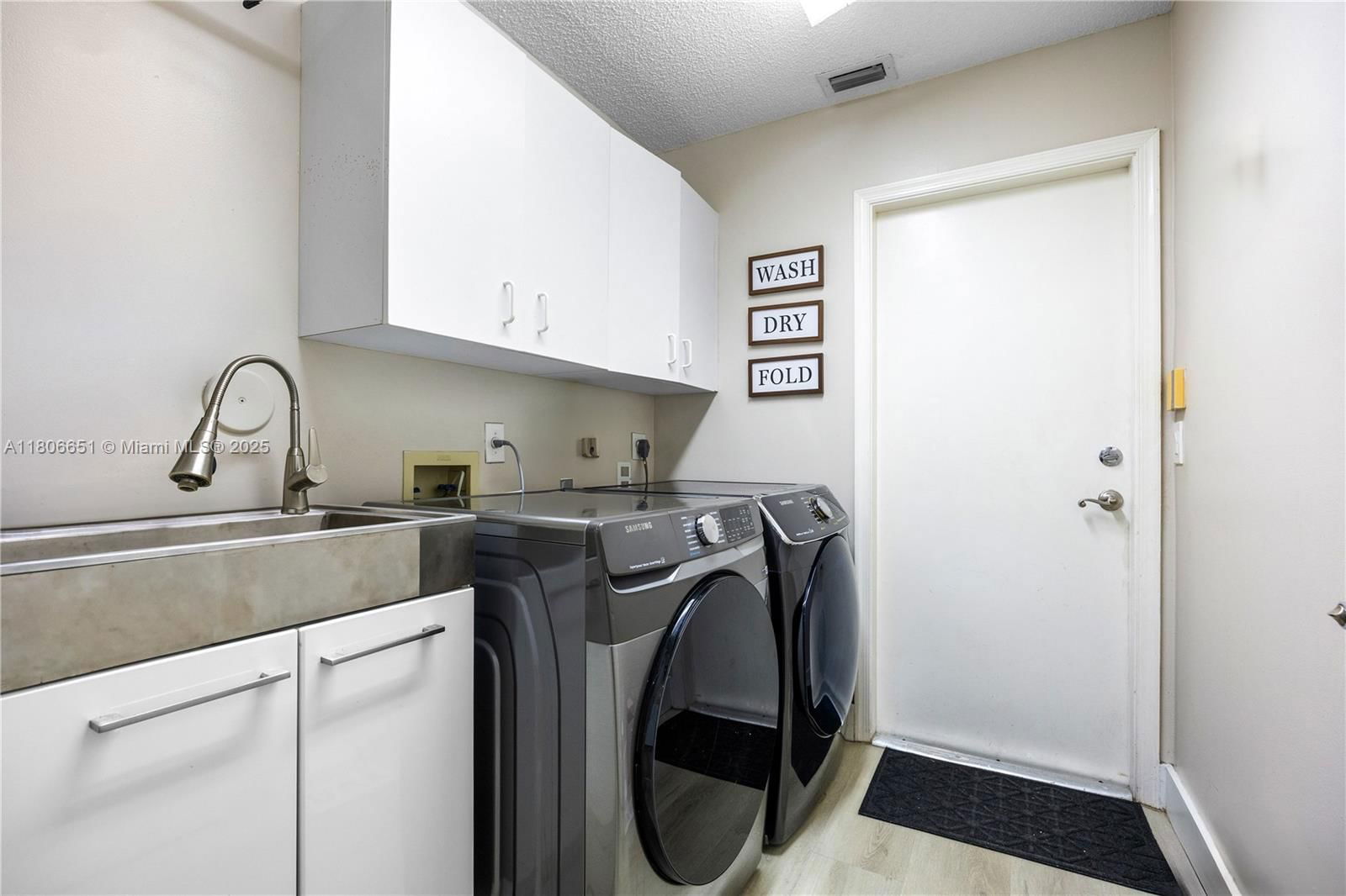 Real estate property located at 2690 Meadowood Dr, Broward, Sector 7 South, Weston, FL