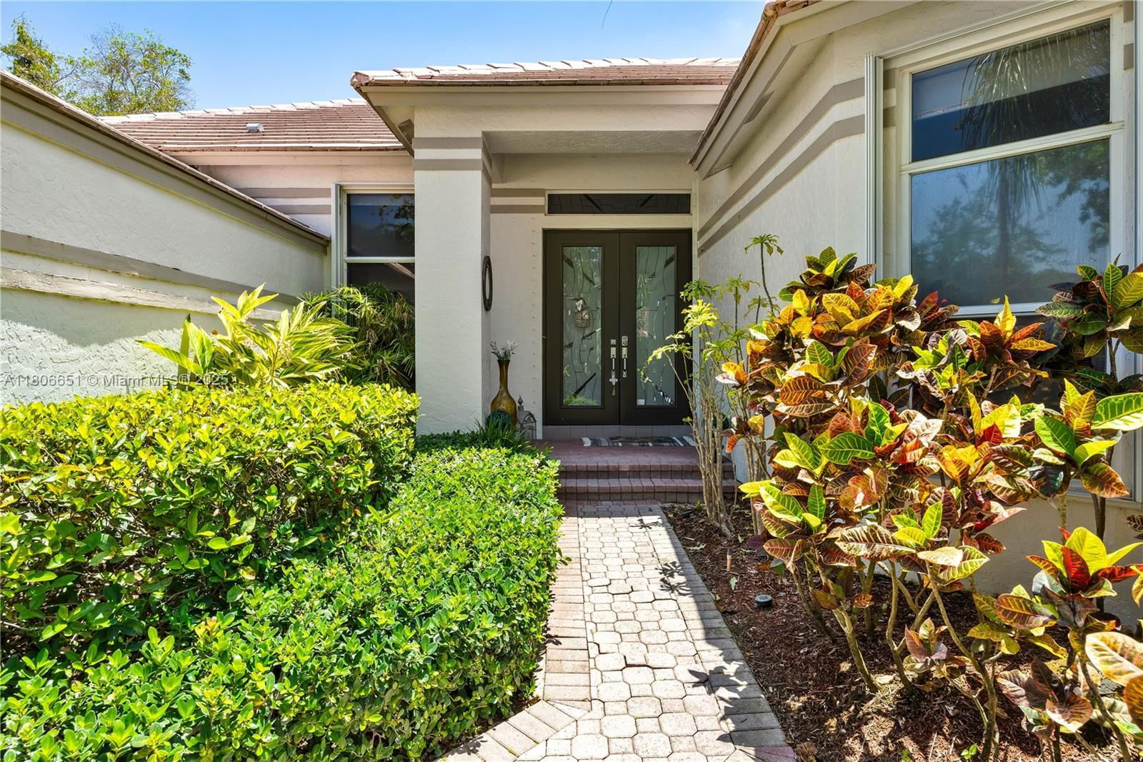 Real estate property located at 2690 Meadowood Dr, Broward, Sector 7 South, Weston, FL
