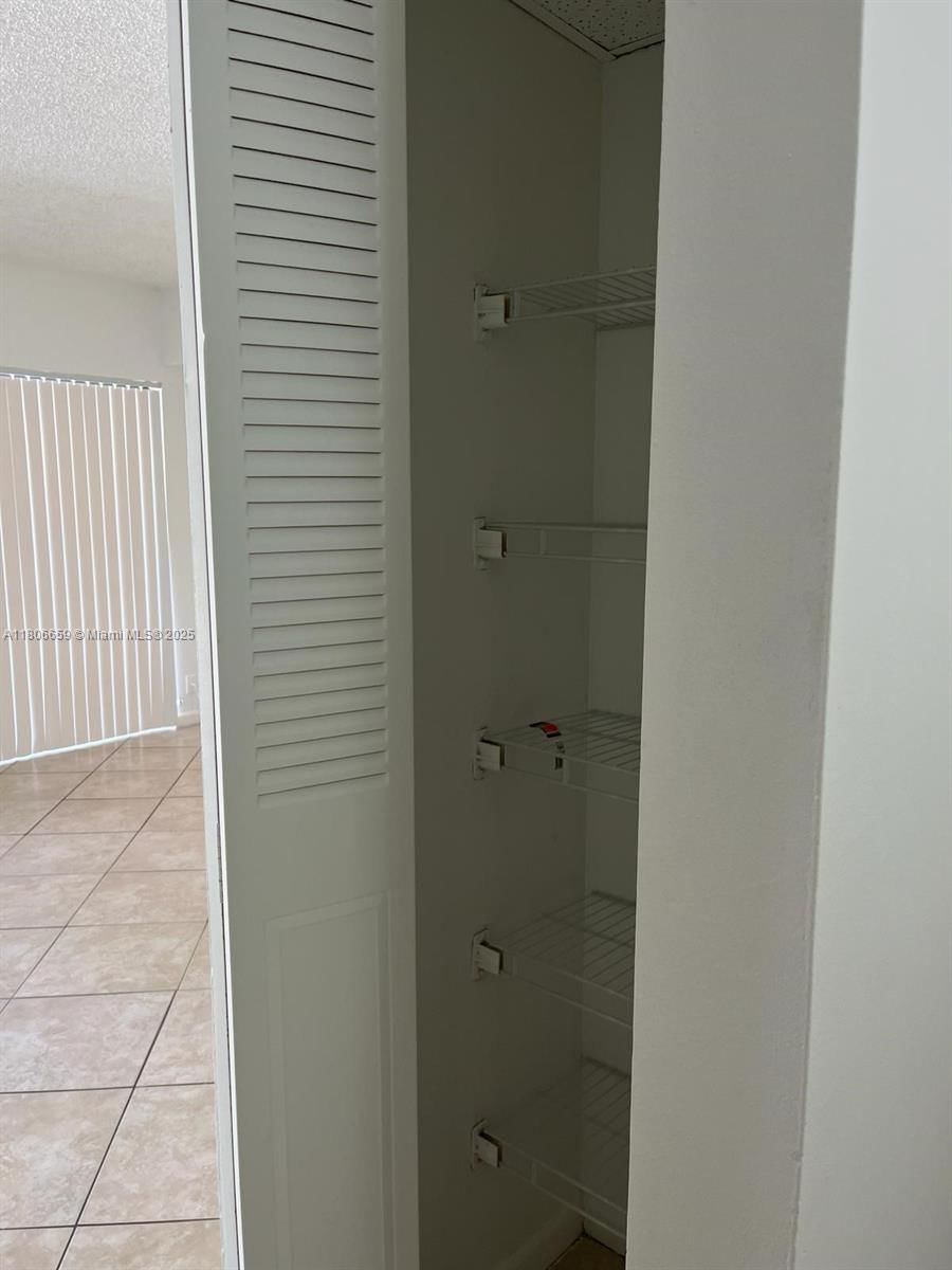 Real estate property located at 4017 University Dr #210, Broward, Sunrise On The Green Cond, Sunrise, FL