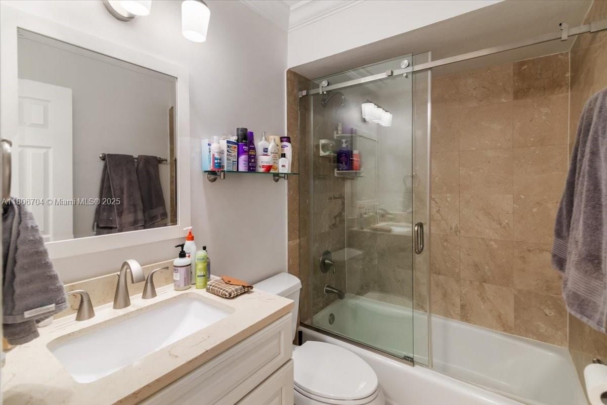 Real estate property located at 10120 57th St, Miami-dade, Patio Homes Of Doral Pine, Doral, FL